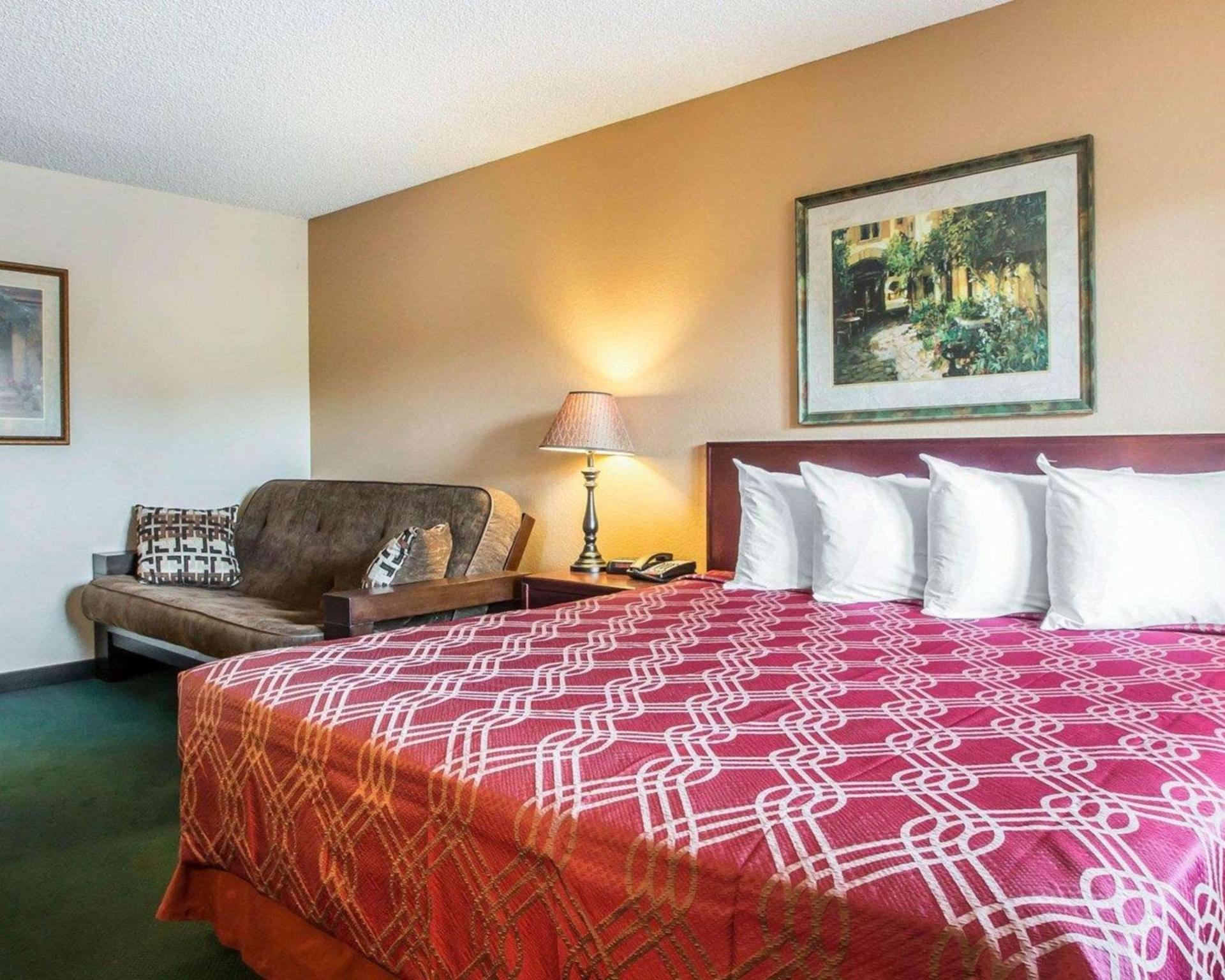 Econo Lodge Springfield I-44 photo 7