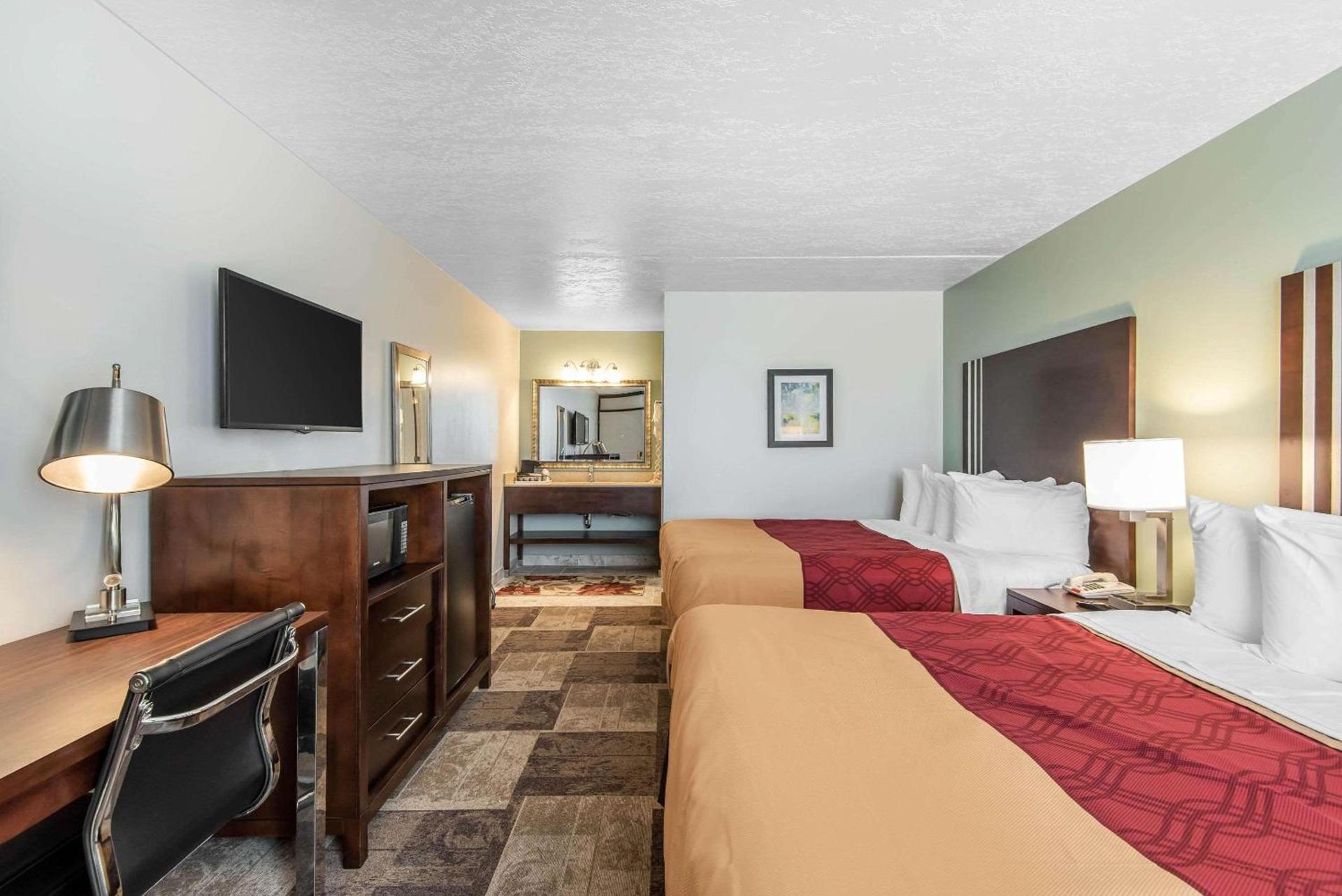 Econo Lodge Oak Grove-Blue Springs photo 25