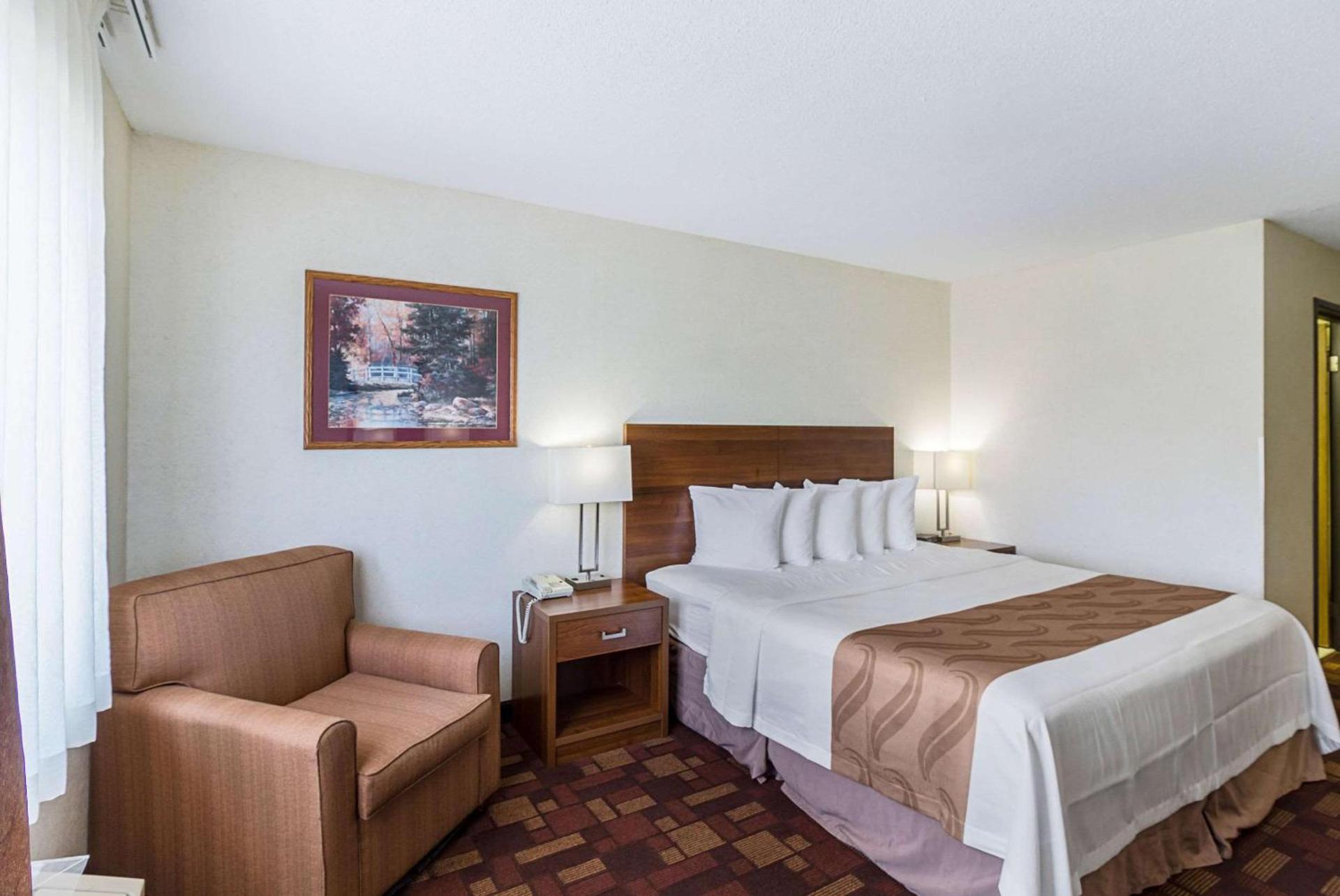 Econo Lodge Luverne I-90 photo 15