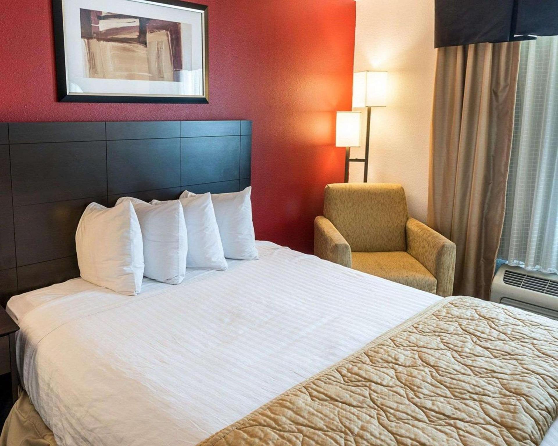 Quality Inn Brooklyn Center photo 13