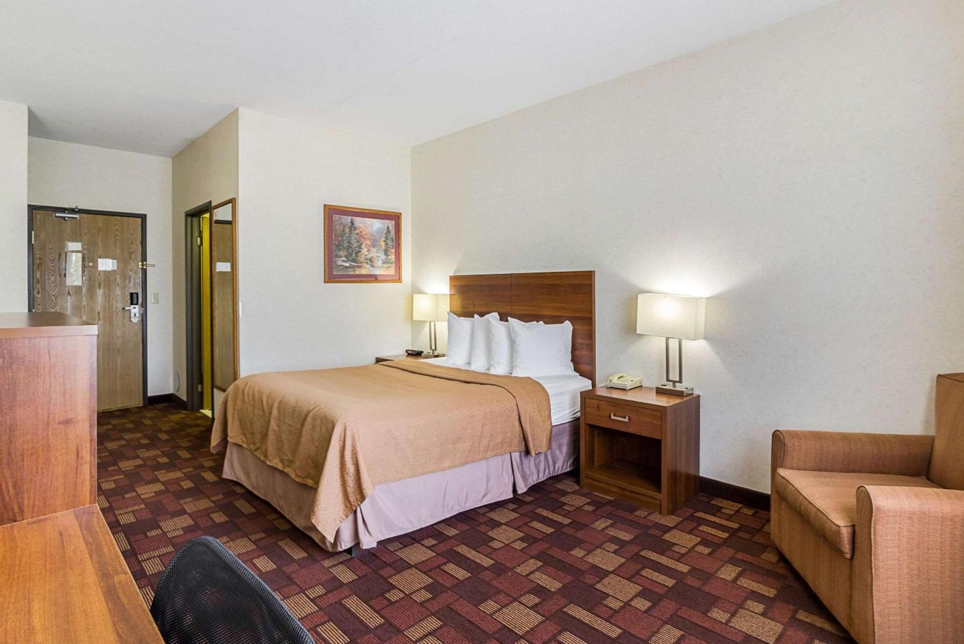 Econo Lodge Luverne I-90 photo 14