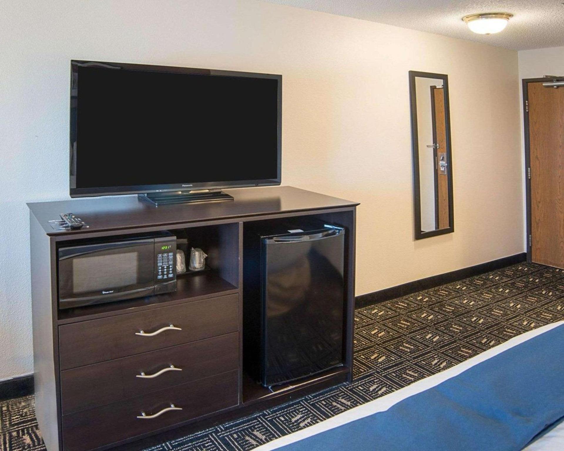 Quality Inn Brooklyn Center photo 17
