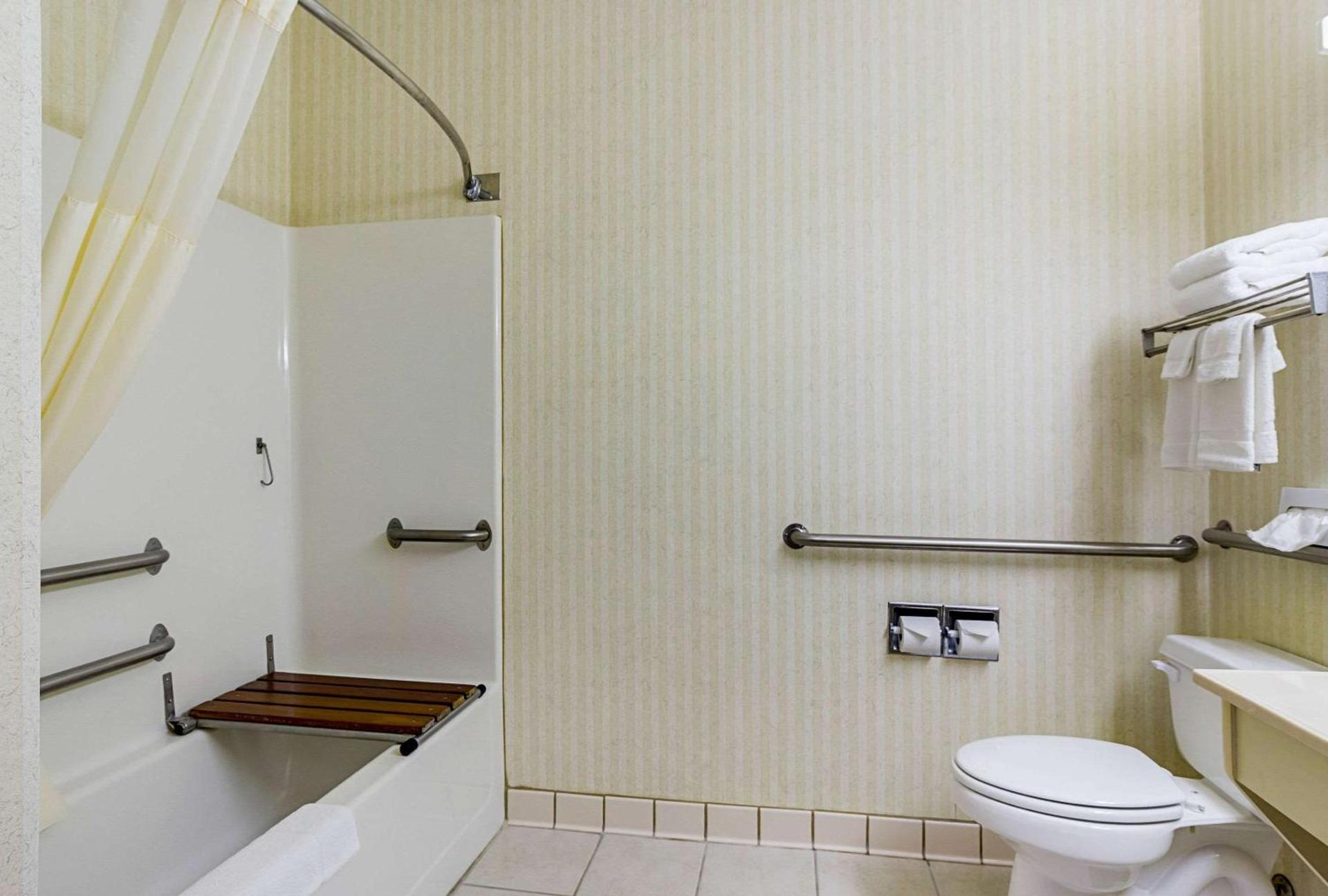 Econo Lodge Luverne I-90 photo 24