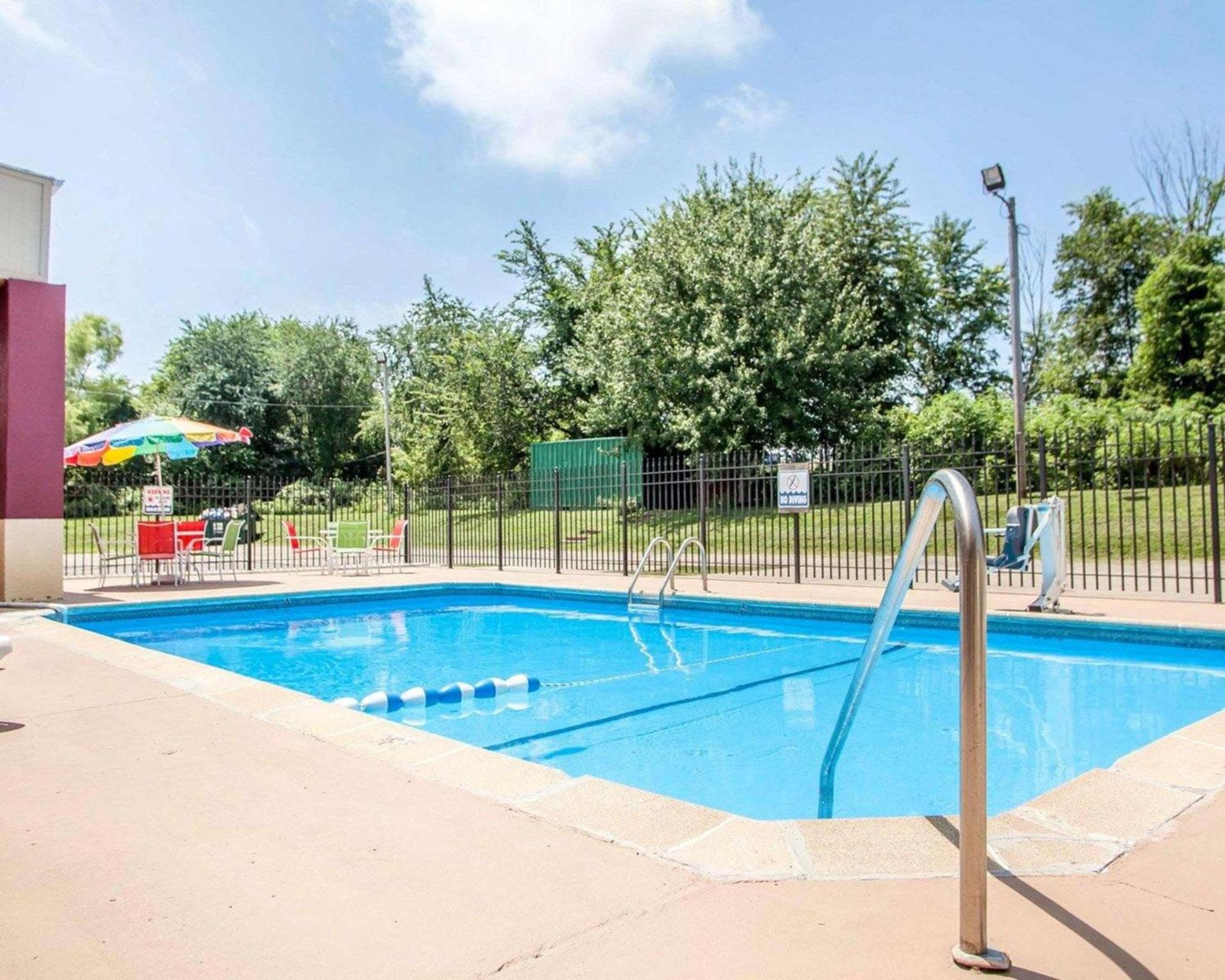 Econo Lodge Kearney - Liberty photo 3