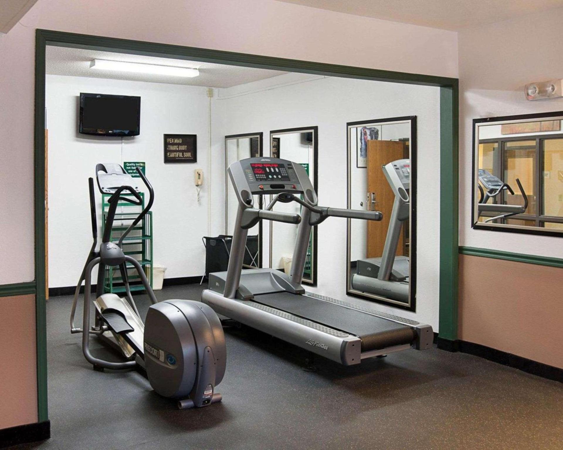 Quality Inn Brooklyn Center photo 19