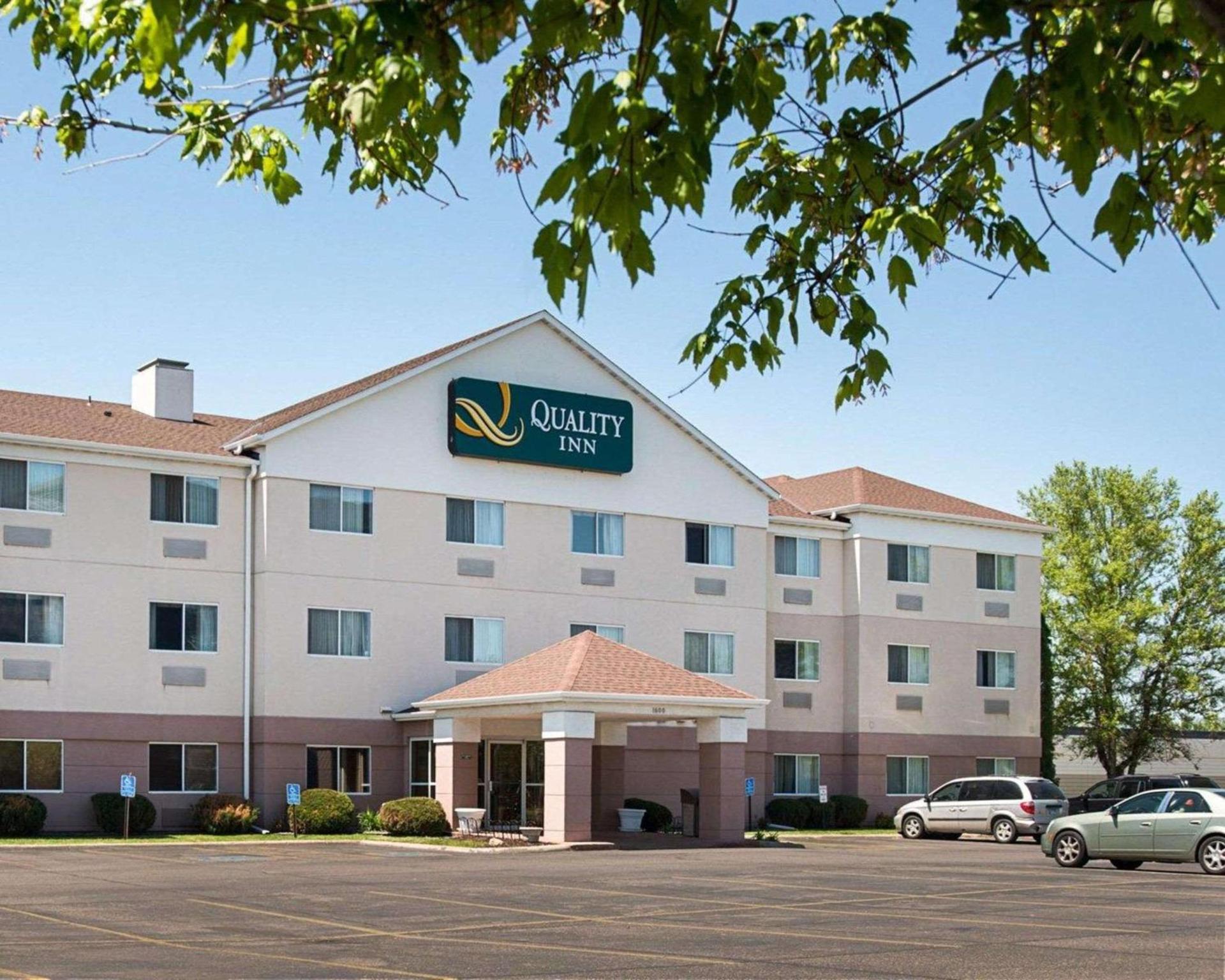 Quality Inn Brooklyn Center photo 3