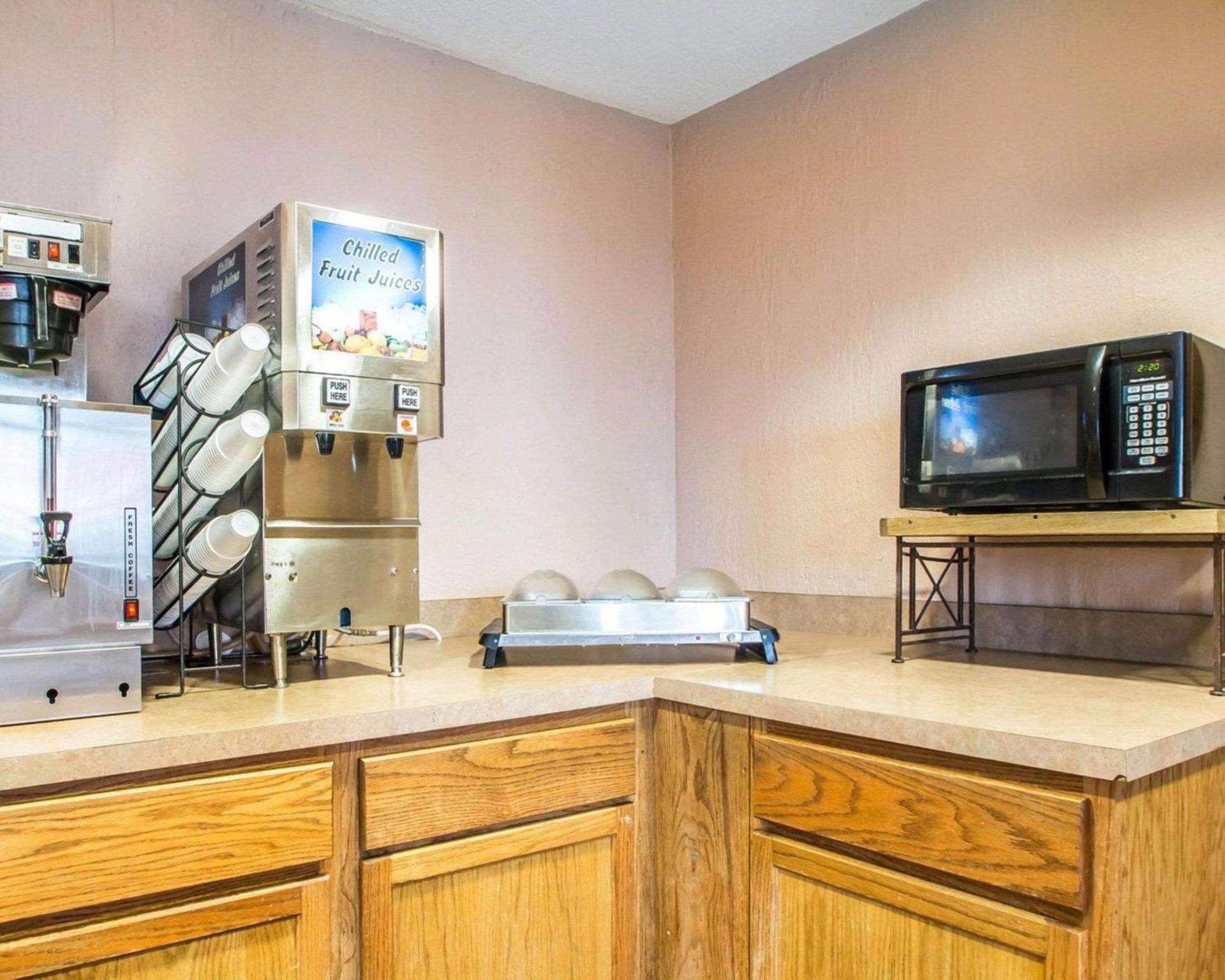 Econo Lodge Springfield I-44 photo 17