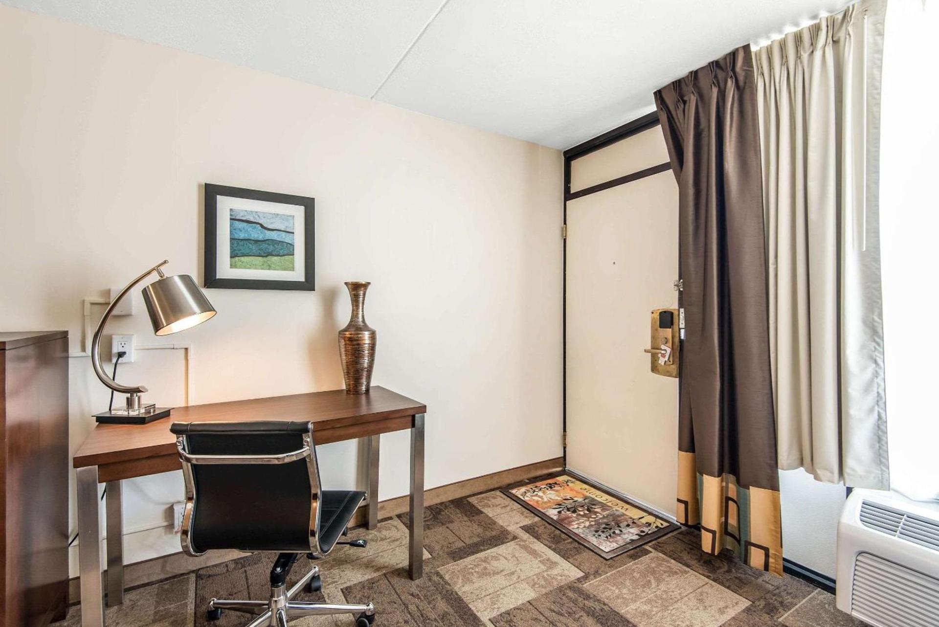 Econo Lodge Oak Grove-Blue Springs photo 23