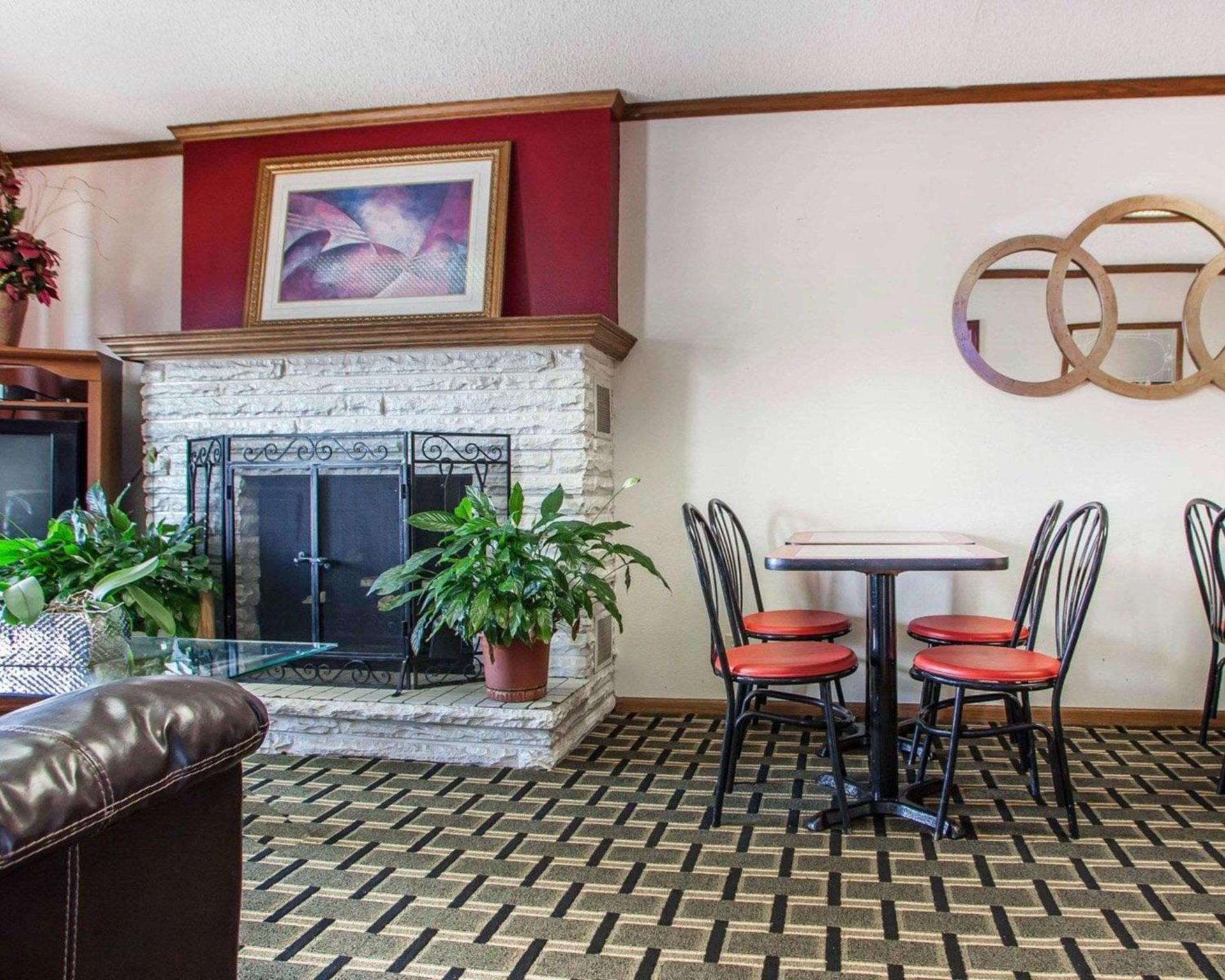Econo Lodge Cameron photo 4