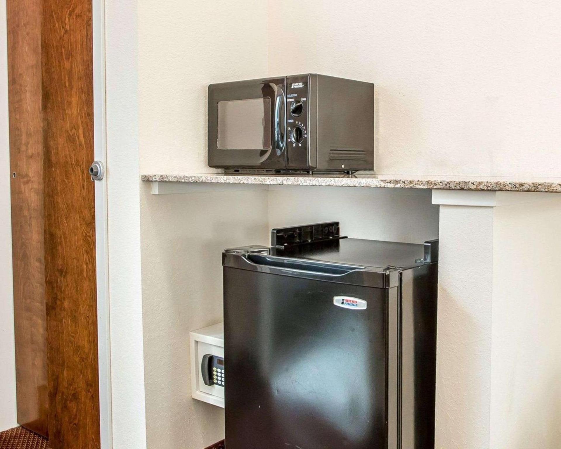 Comfort Suites - Jefferson City photo 16