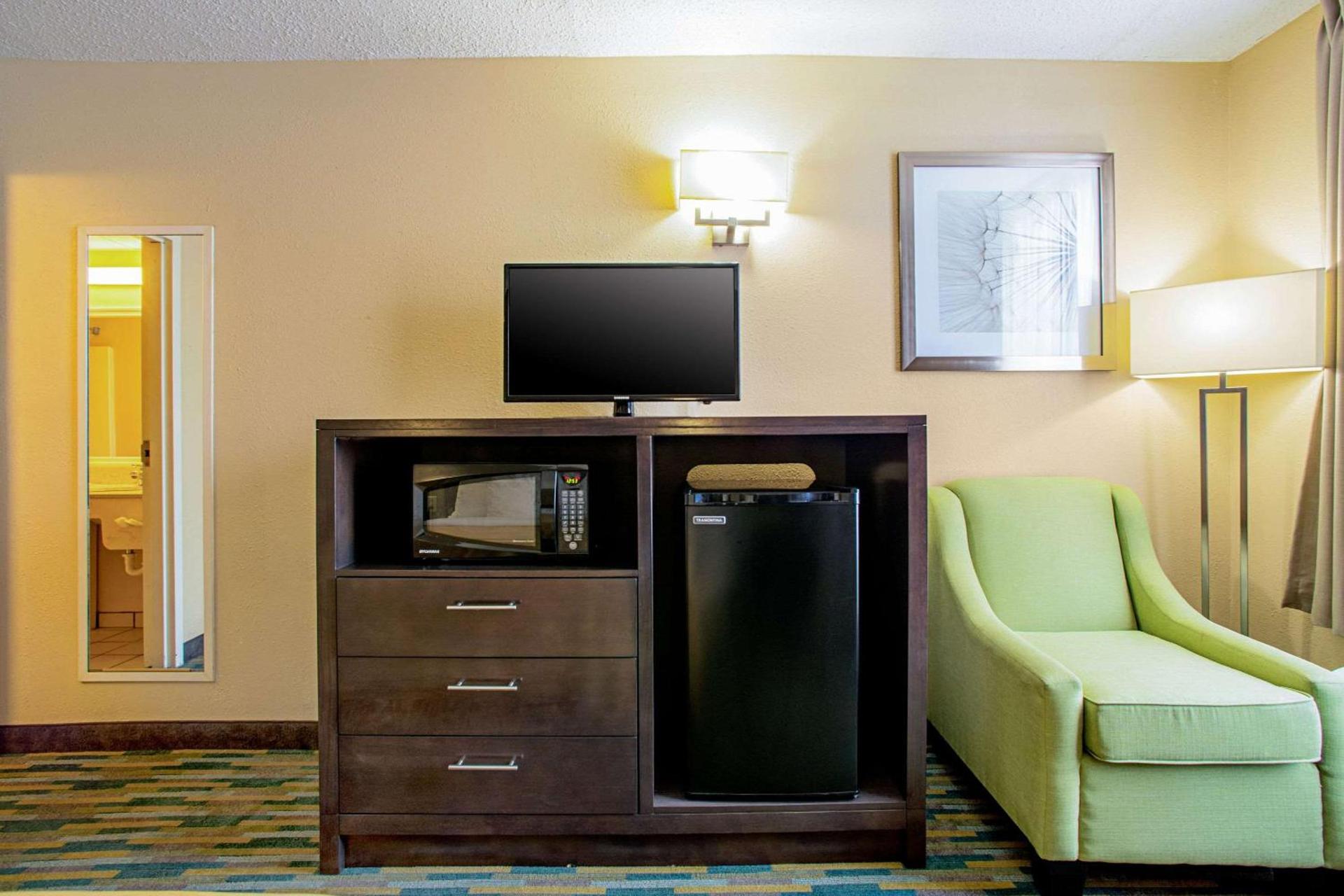 Quality Inn Near Six Flags St. Louis photo 2