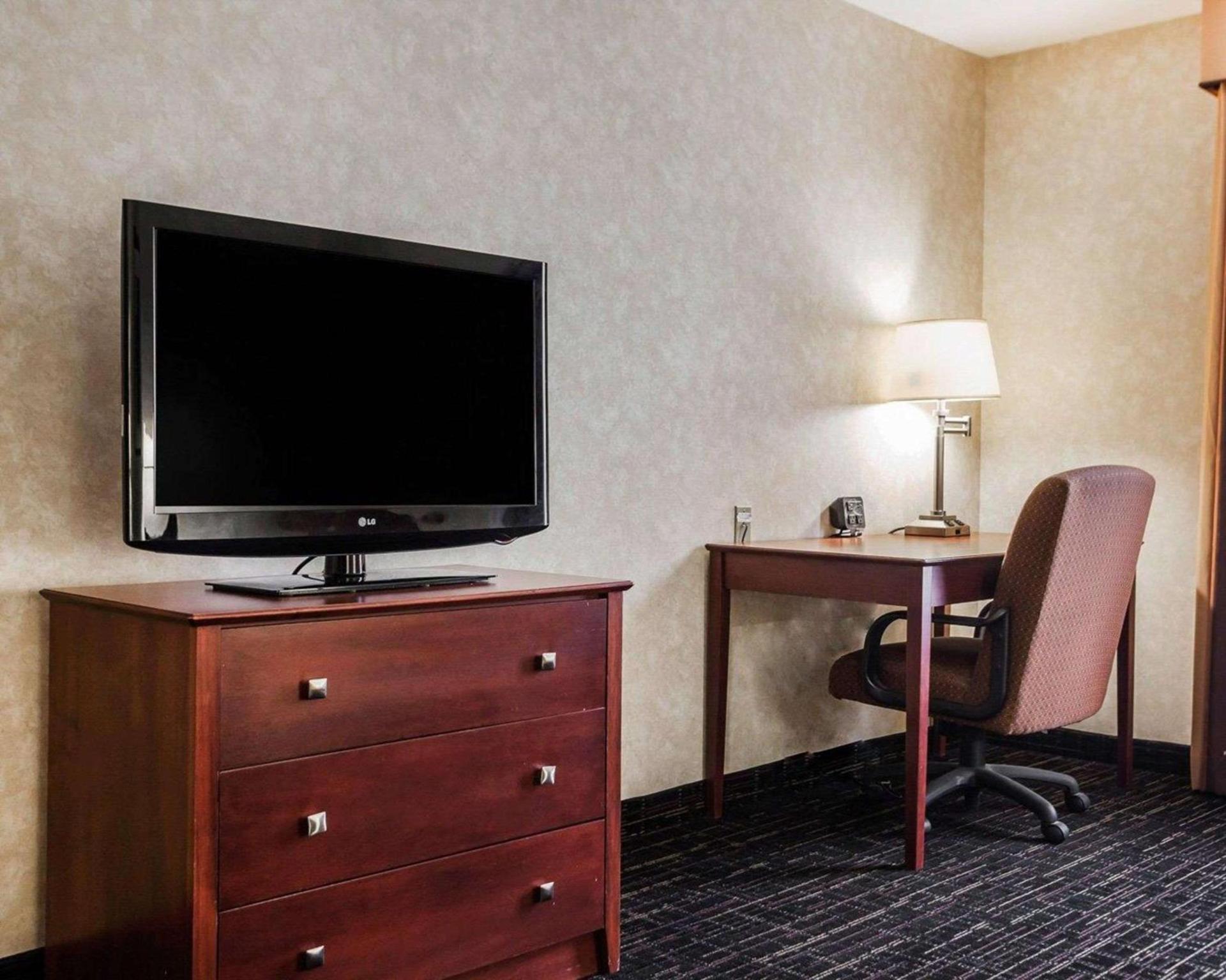 Comfort Suites Independence - Kansas City photo 11