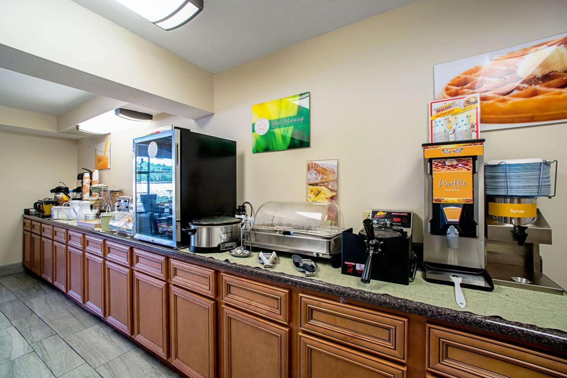 Quality Inn Near Six Flags St. Louis photo 10