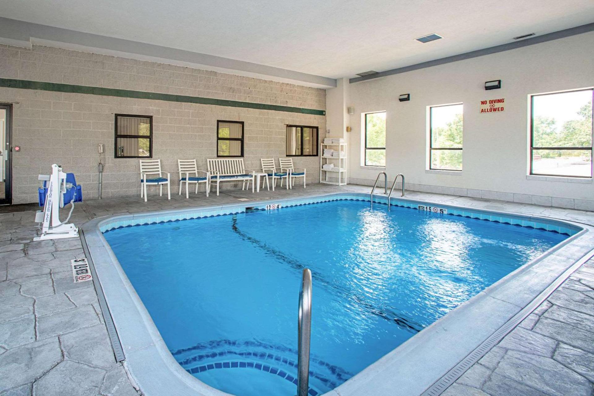 Quality Inn Near Six Flags St. Louis photo 11