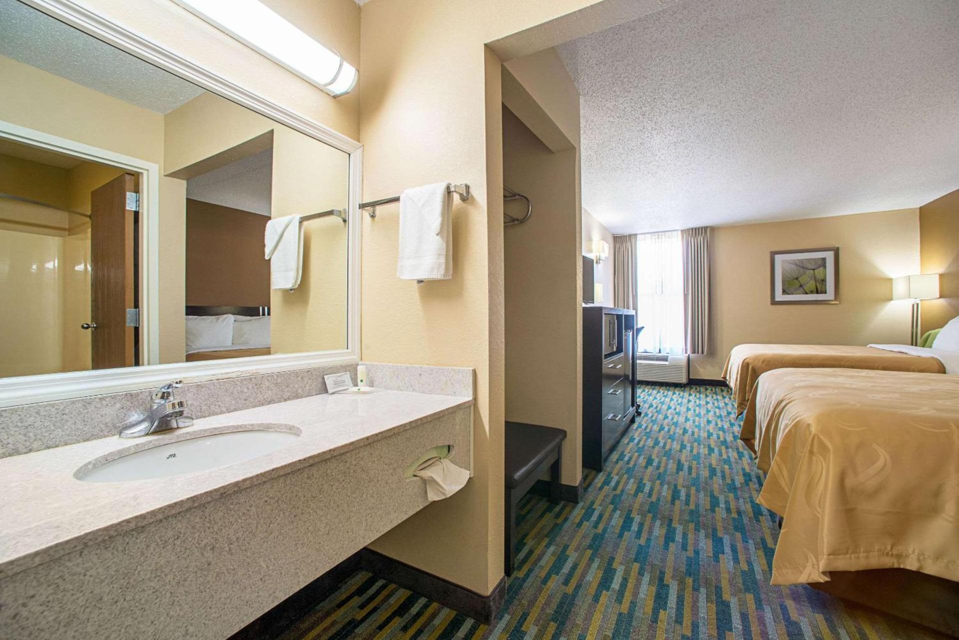 Quality Inn Near Six Flags St. Louis photo 16