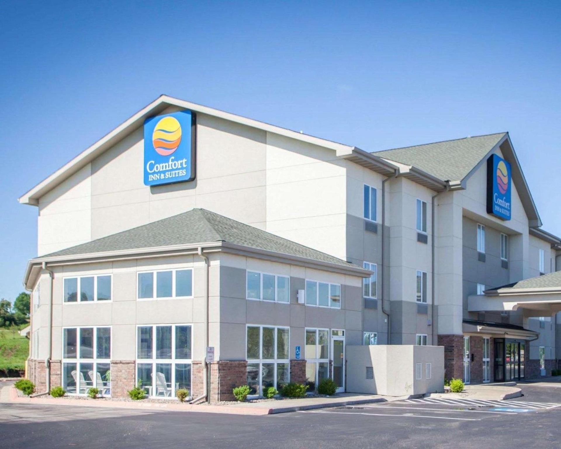 Comfort Inn & Suites Harrisonville photo 2