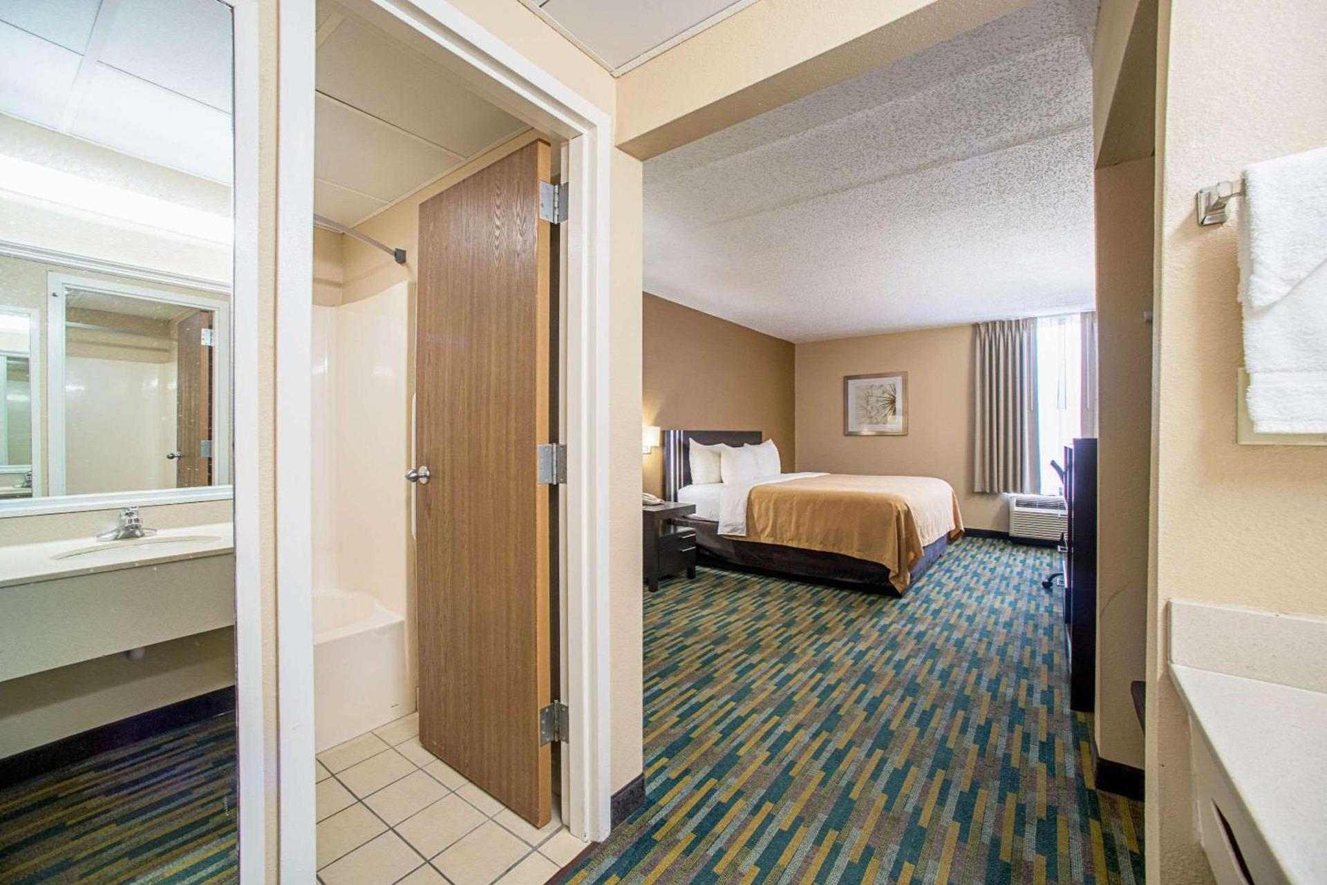 Quality Inn Near Six Flags St. Louis photo 27