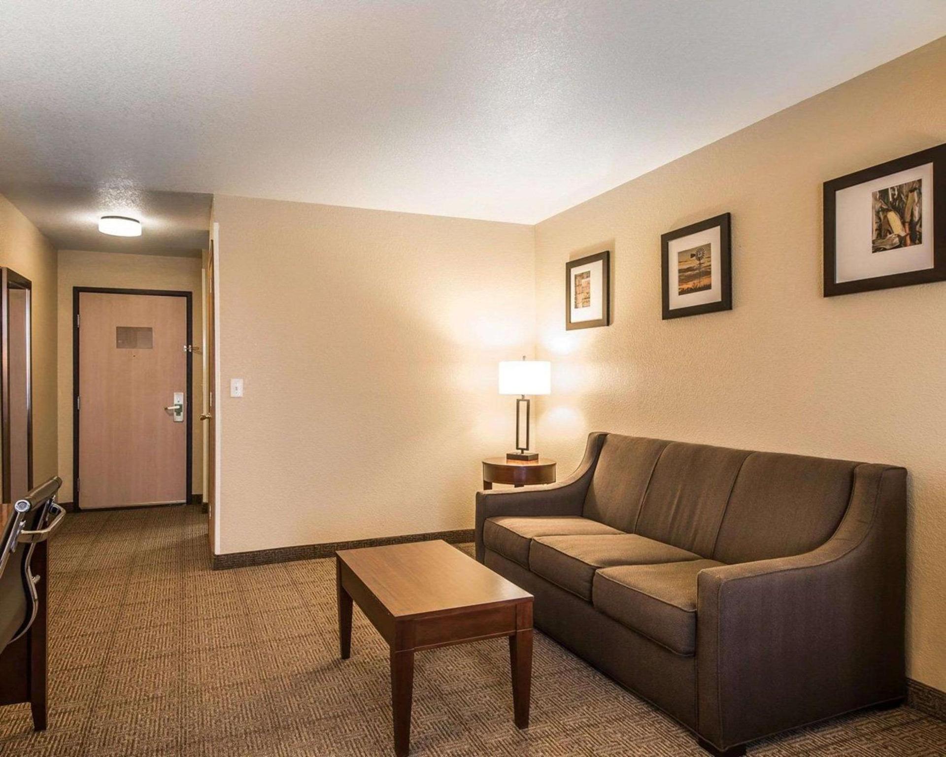 Quality Inn & Suites Bethany photo 18