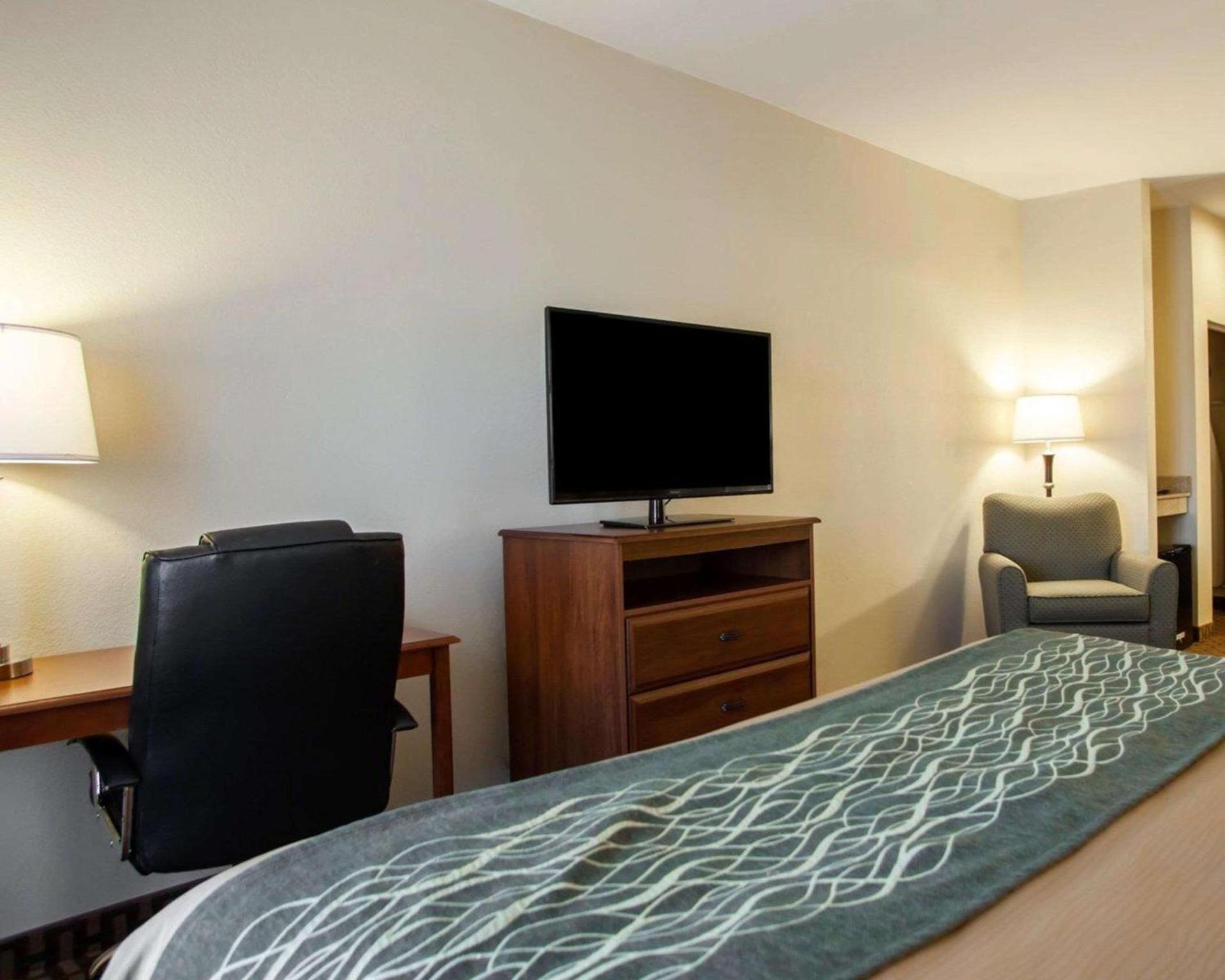 Comfort Inn & Suites Harrisonville photo 9
