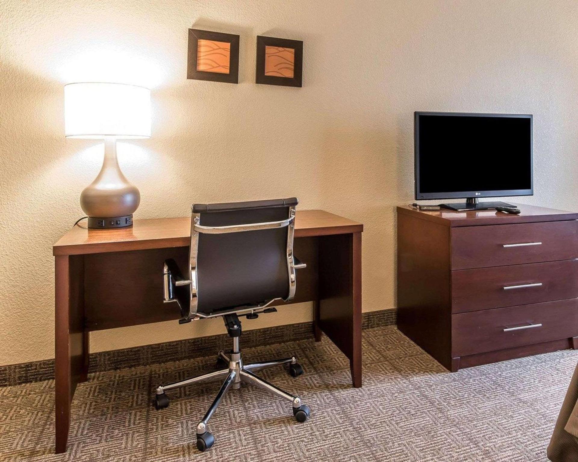Quality Inn & Suites Bethany photo 15