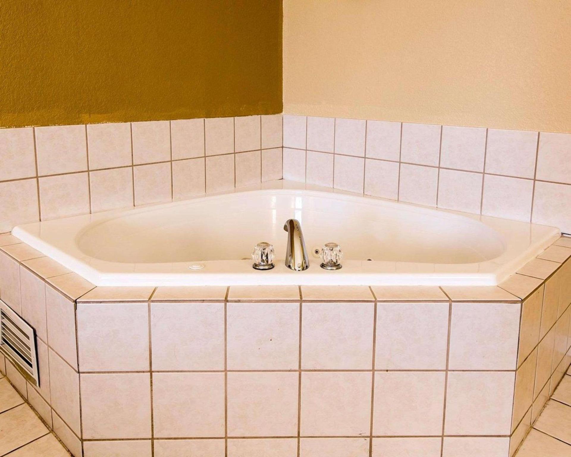 Quality Inn & Suites Bethany photo 14