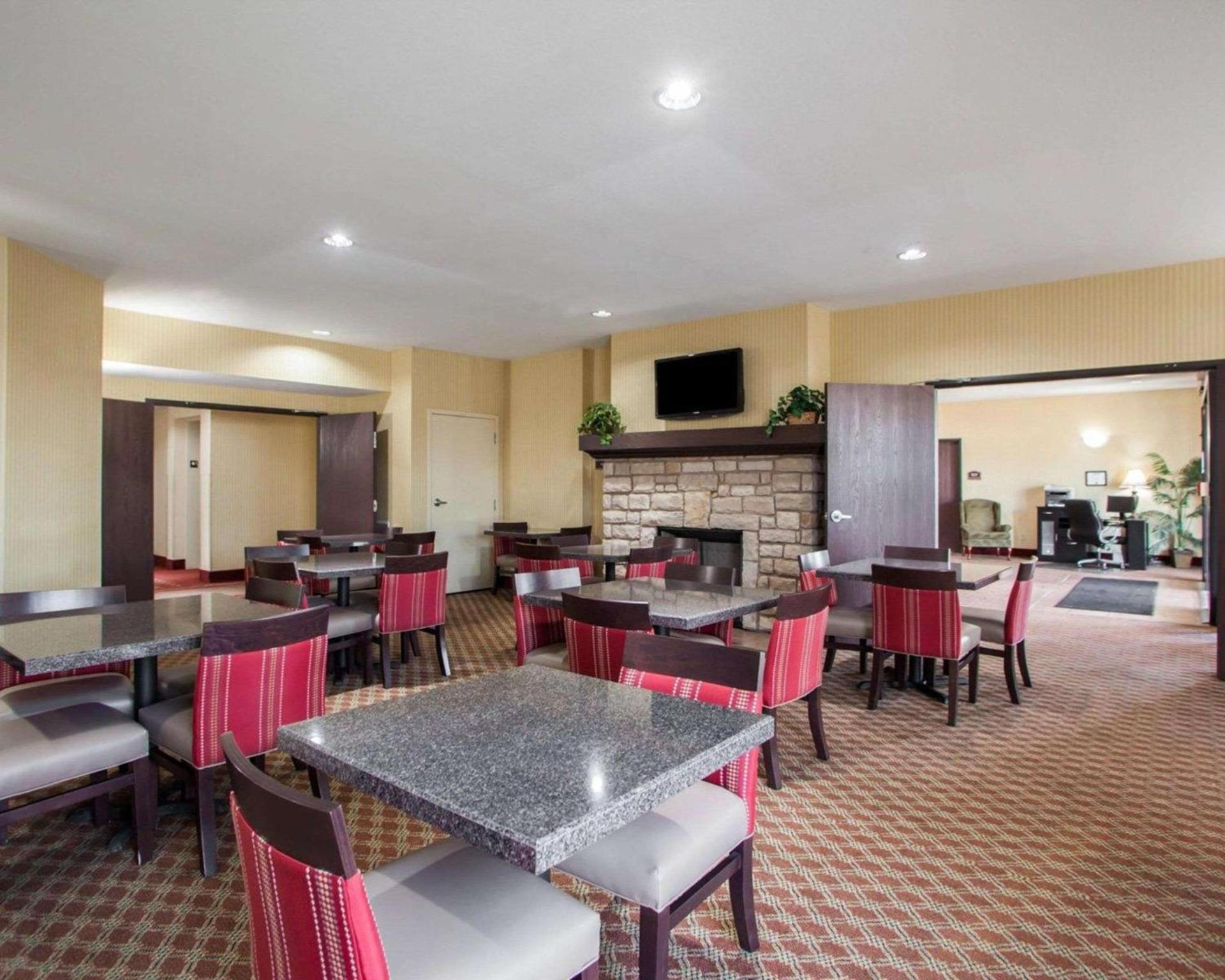 Comfort Inn & Suites Harrisonville photo 35
