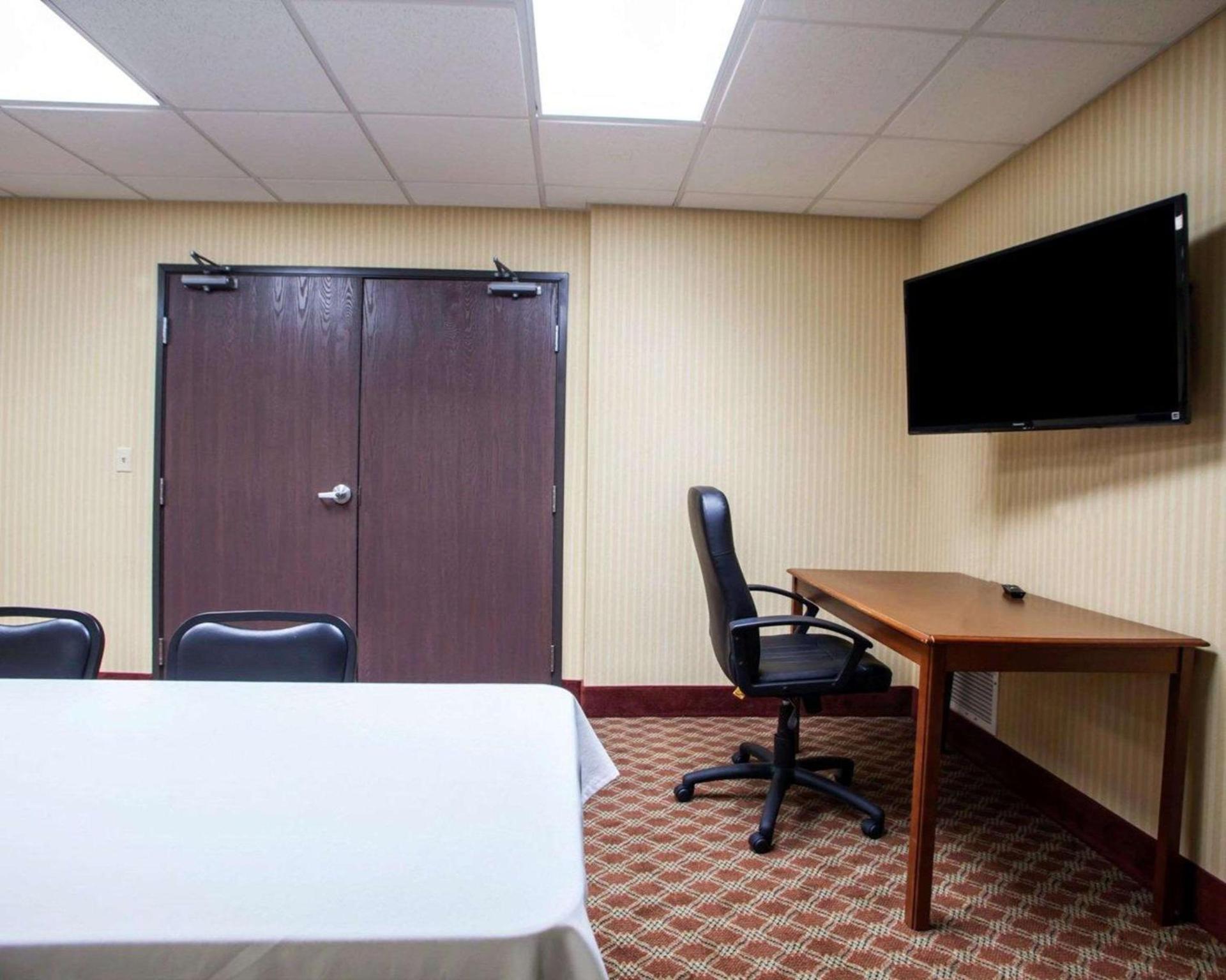 Comfort Inn & Suites Harrisonville photo 33