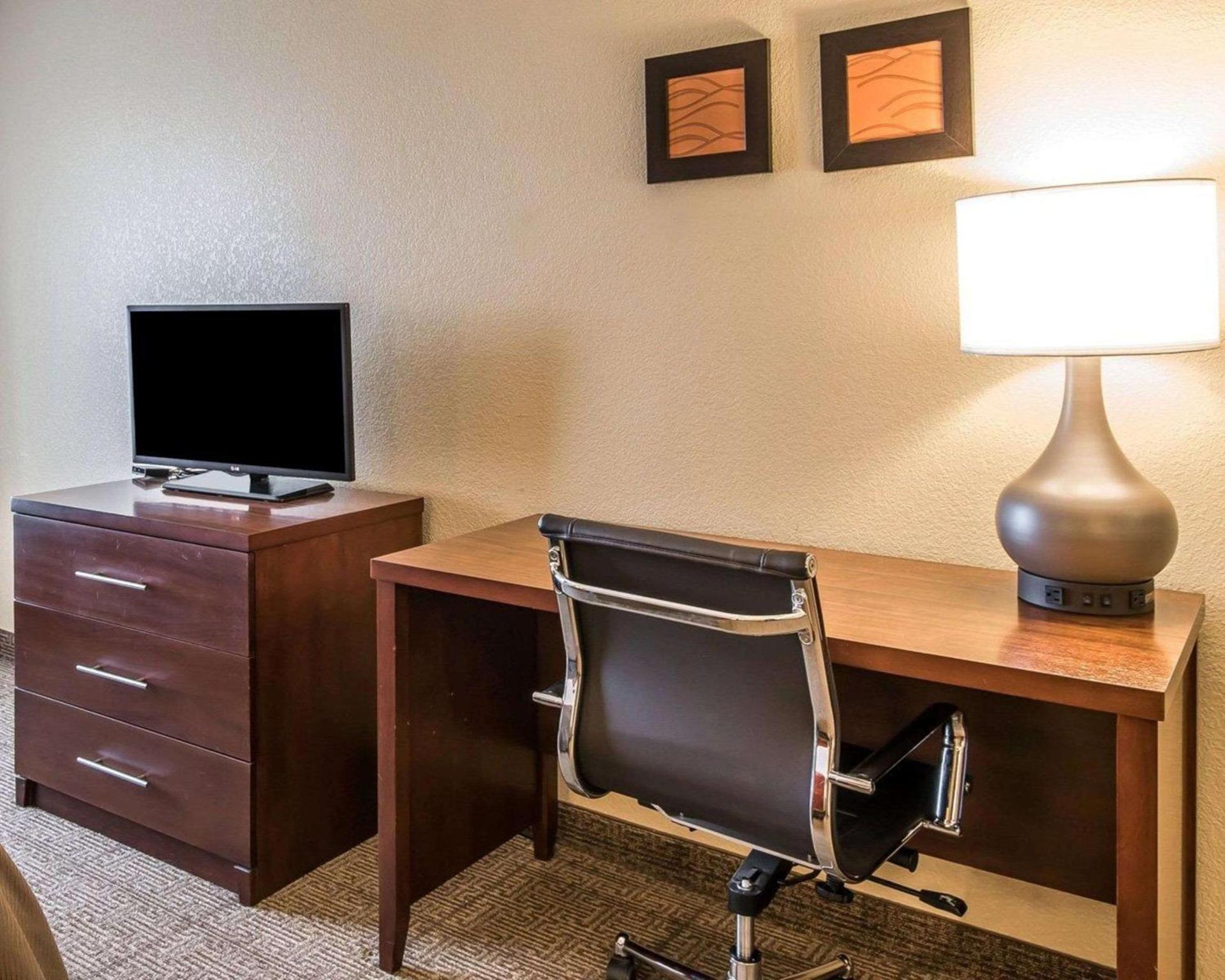 Quality Inn & Suites Bethany photo 6