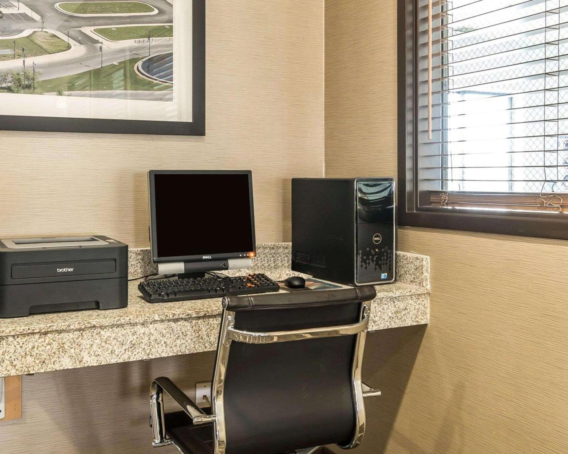 Quality Inn & Suites Bethany photo 20
