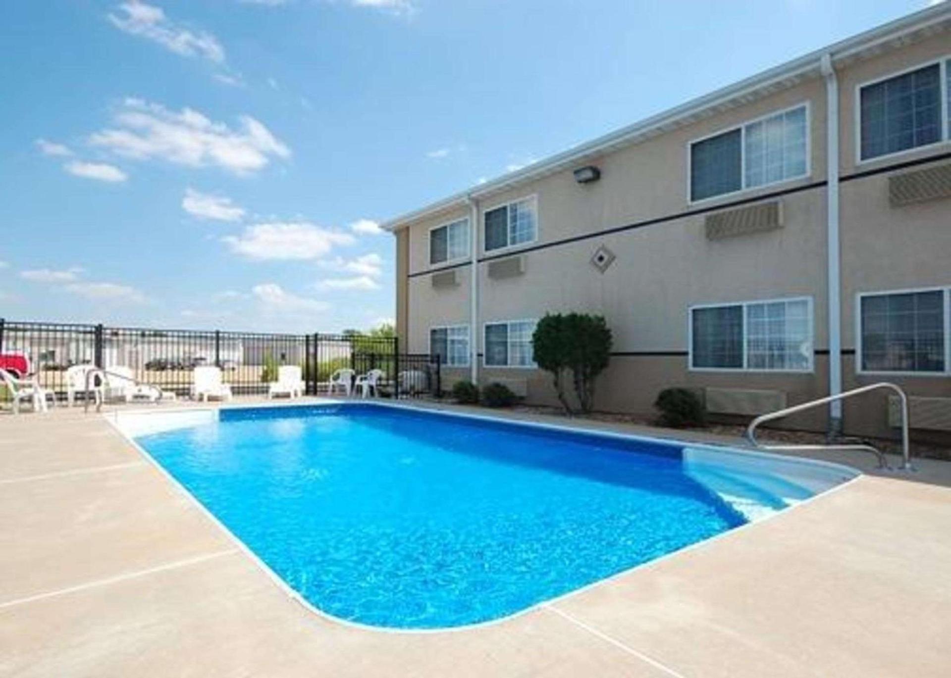 Quality Inn Belton - Kansas City South photo 16