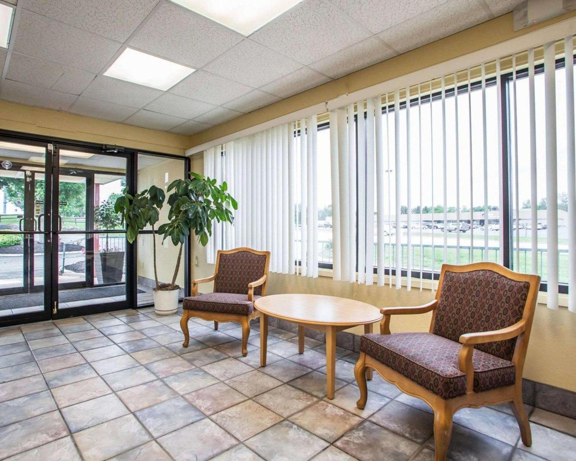 Relax Inn Saint Charles photo 5