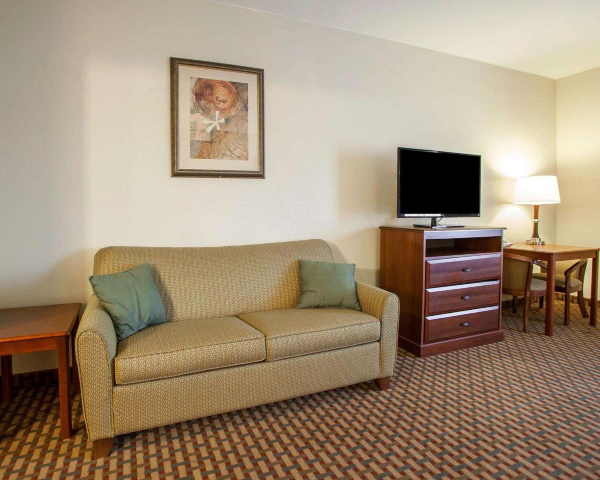 Comfort Inn & Suites Harrisonville photo 22