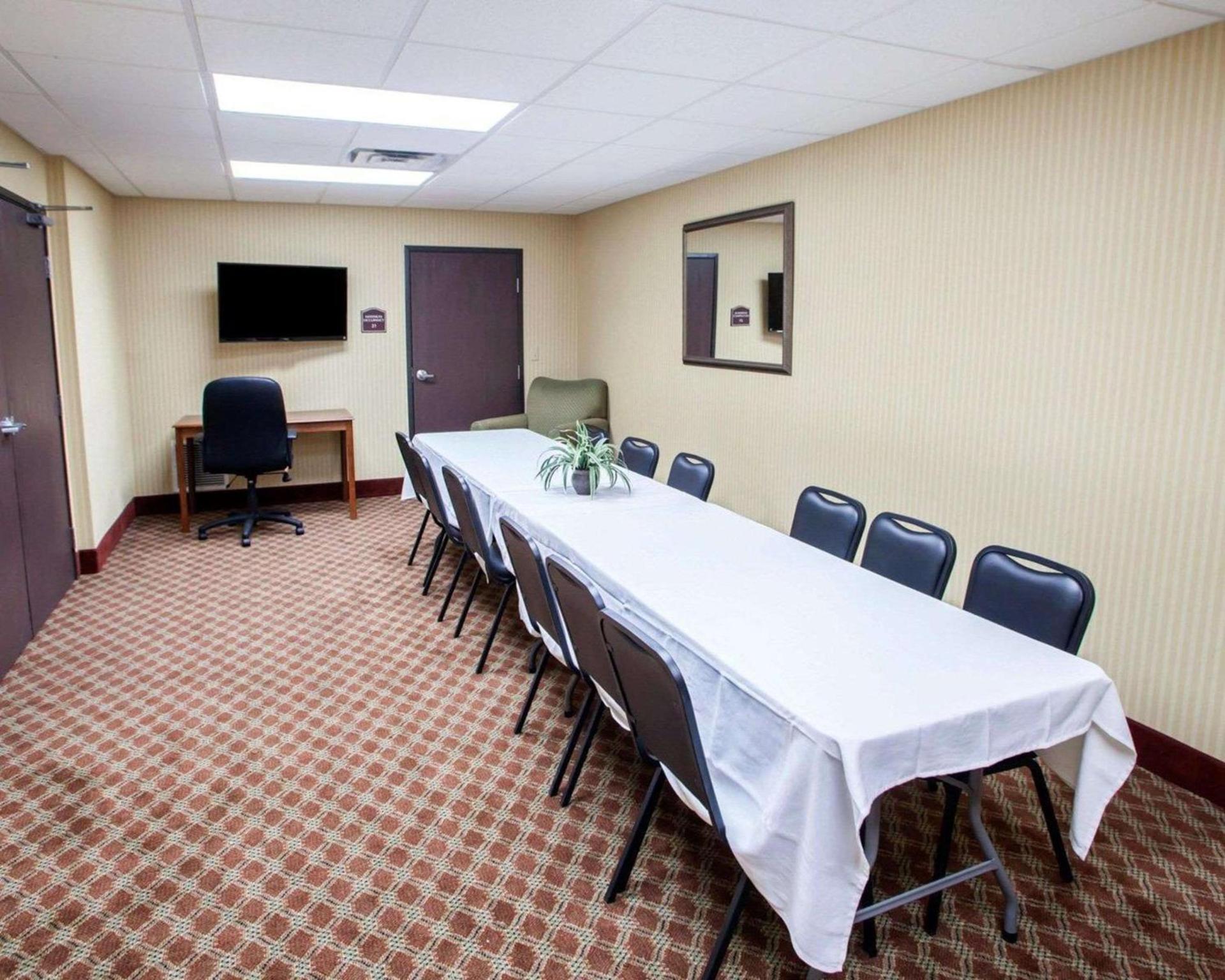 Comfort Inn & Suites Harrisonville photo 32