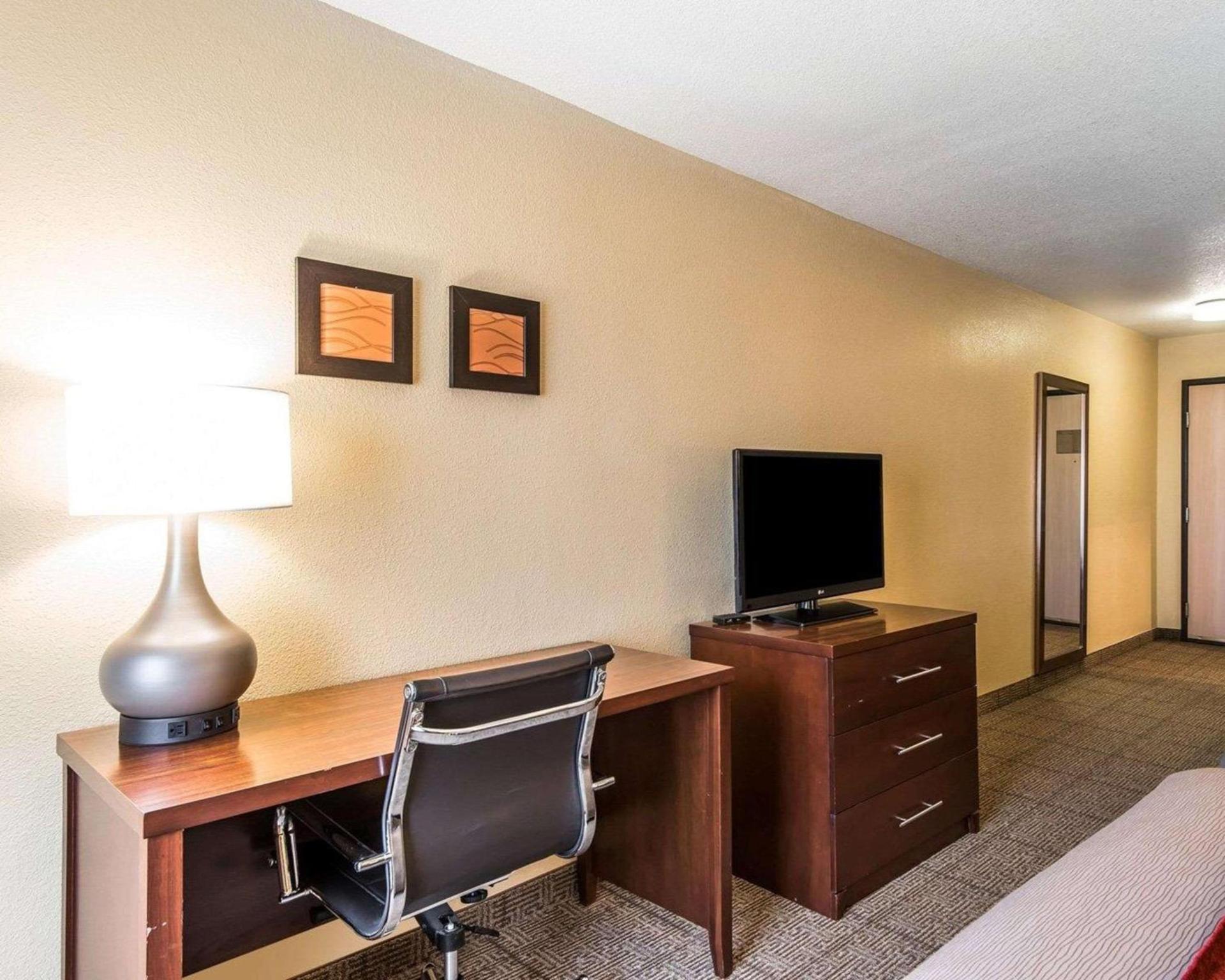 Quality Inn & Suites Bethany photo 7
