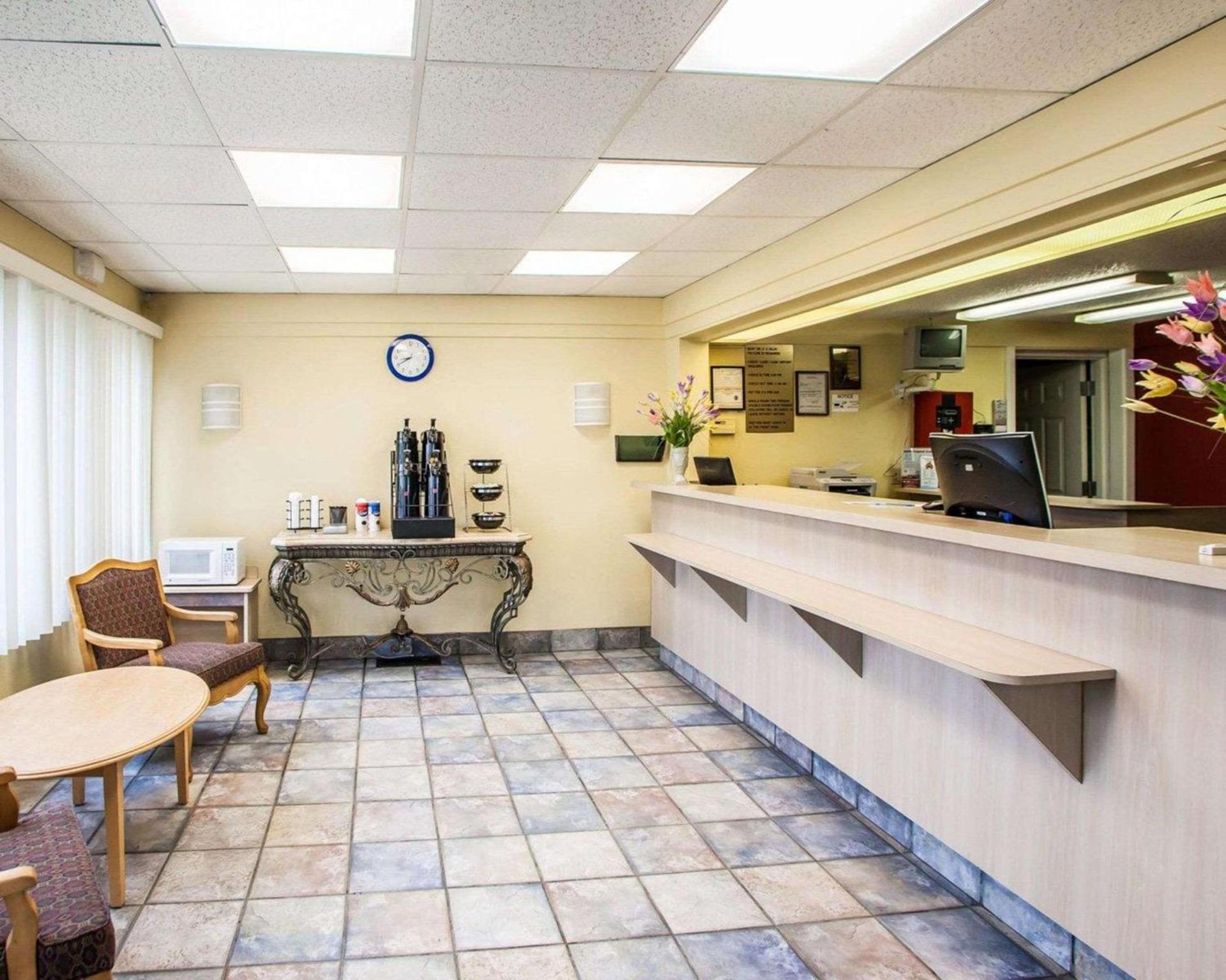 Relax Inn Saint Charles photo 4