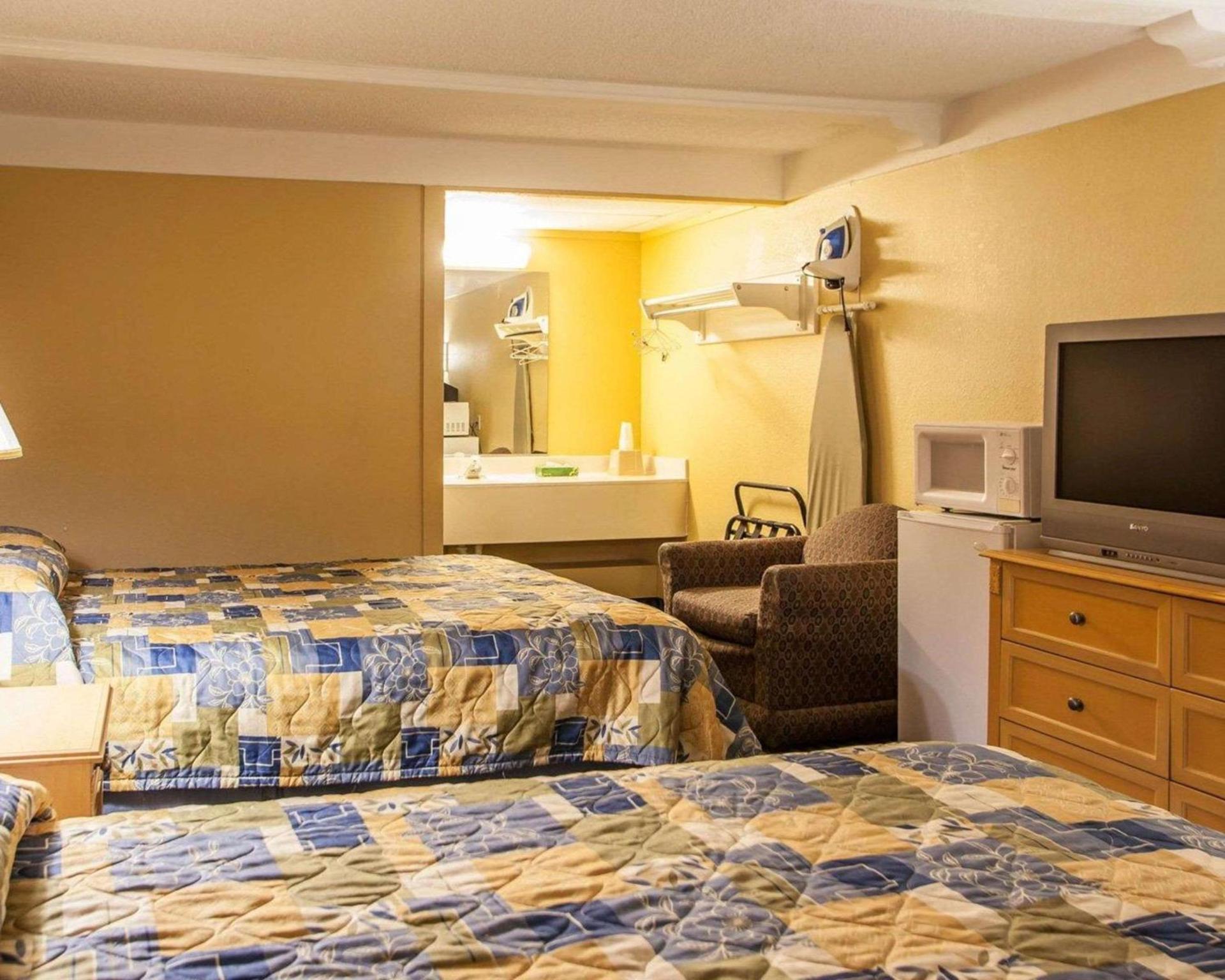 Relax Inn Saint Charles photo 7
