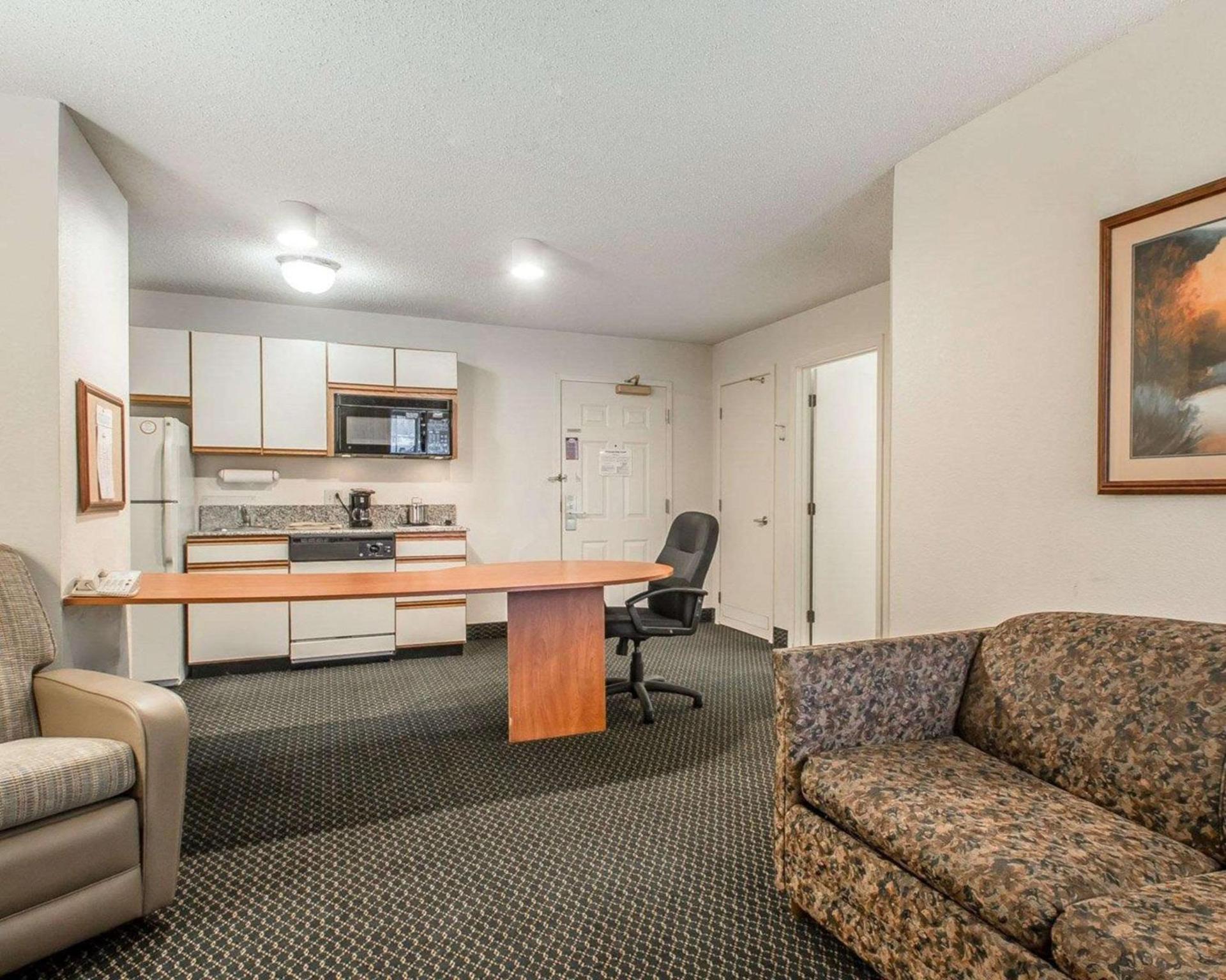 Birch Hill Suites Columbia photo 19