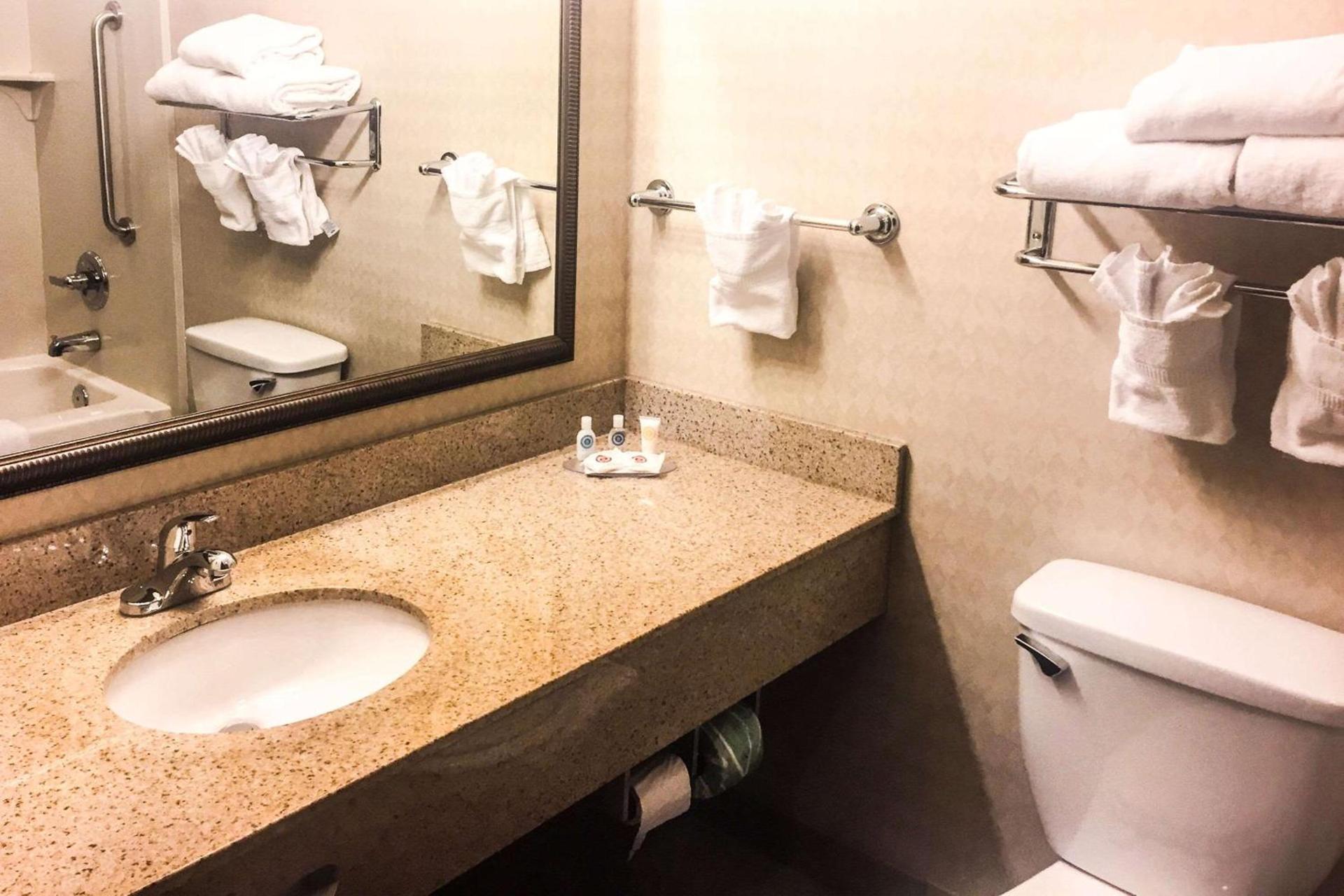 Comfort Inn & Suites Harrisonville photo 24
