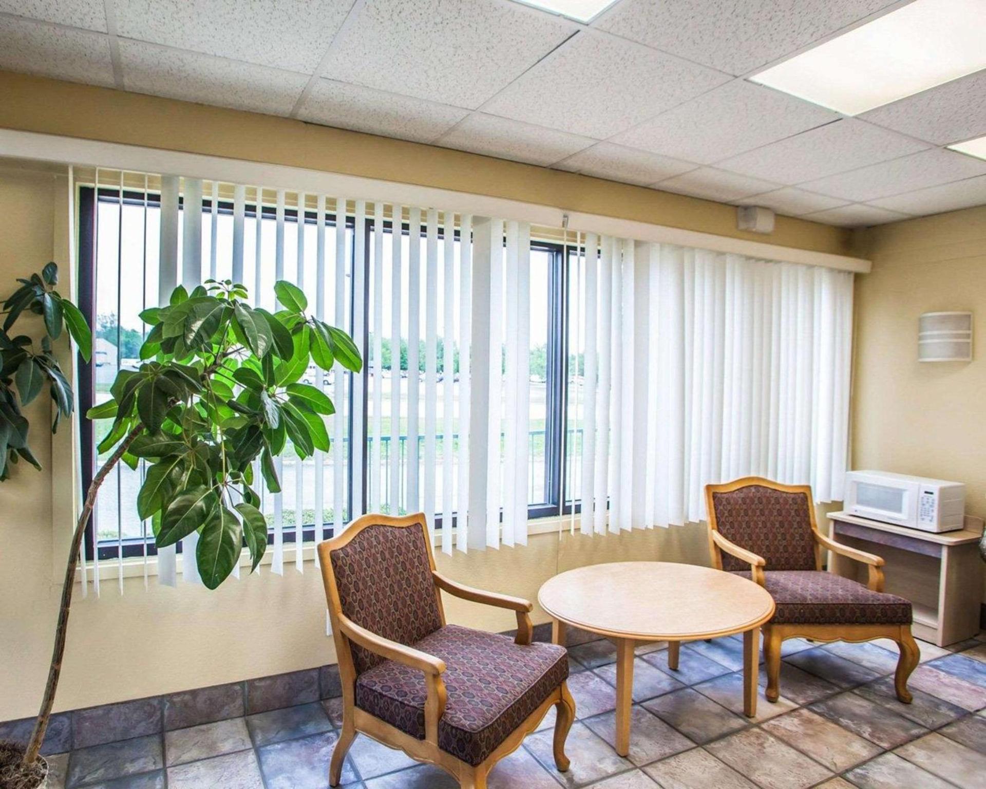 Relax Inn Saint Charles photo 6