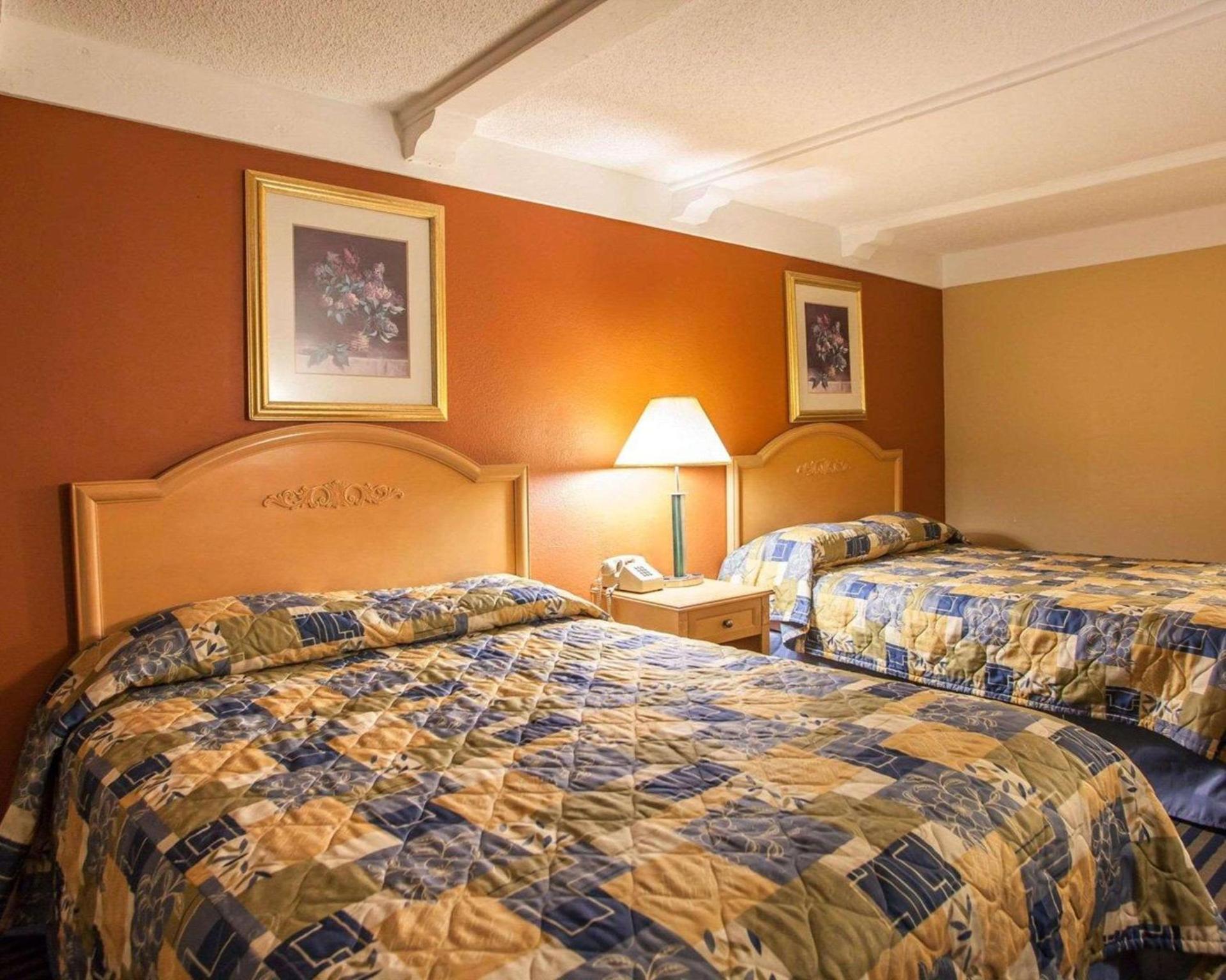 Relax Inn Saint Charles photo 11