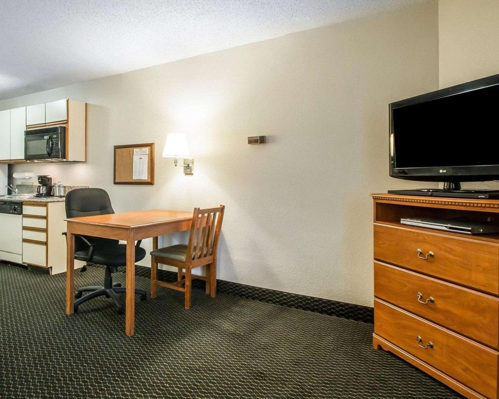 Birch Hill Suites Columbia photo 12