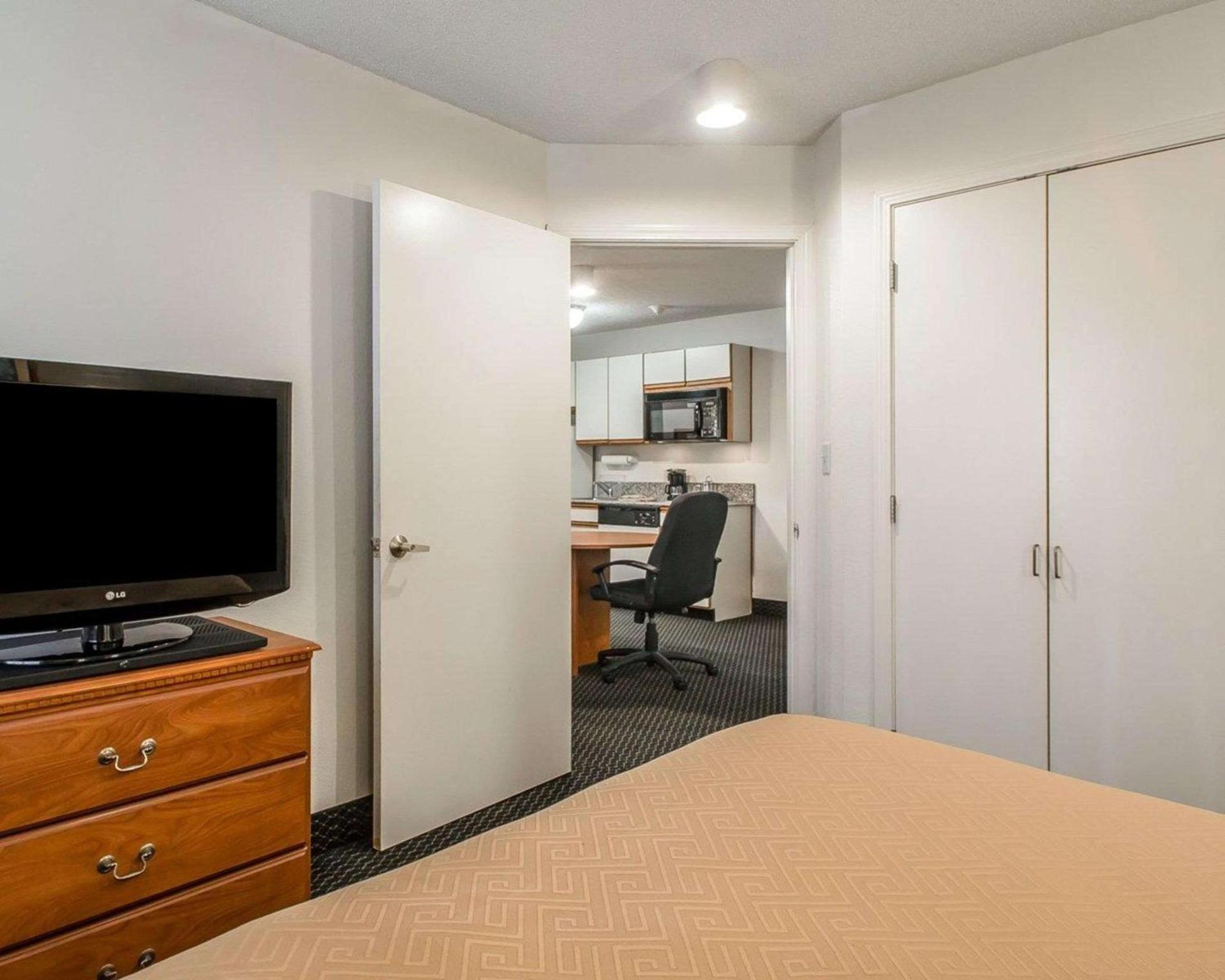 Birch Hill Suites Columbia photo 21