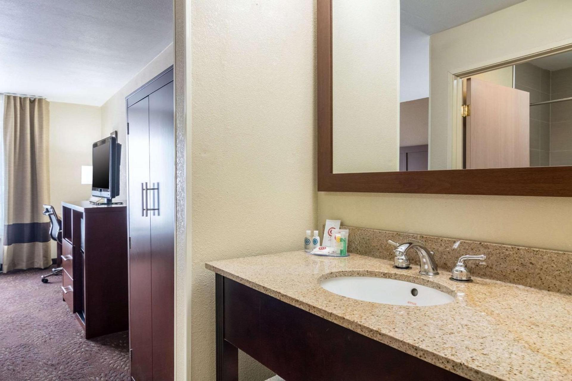 Comfort Inn & Suites - Hannibal photo 18