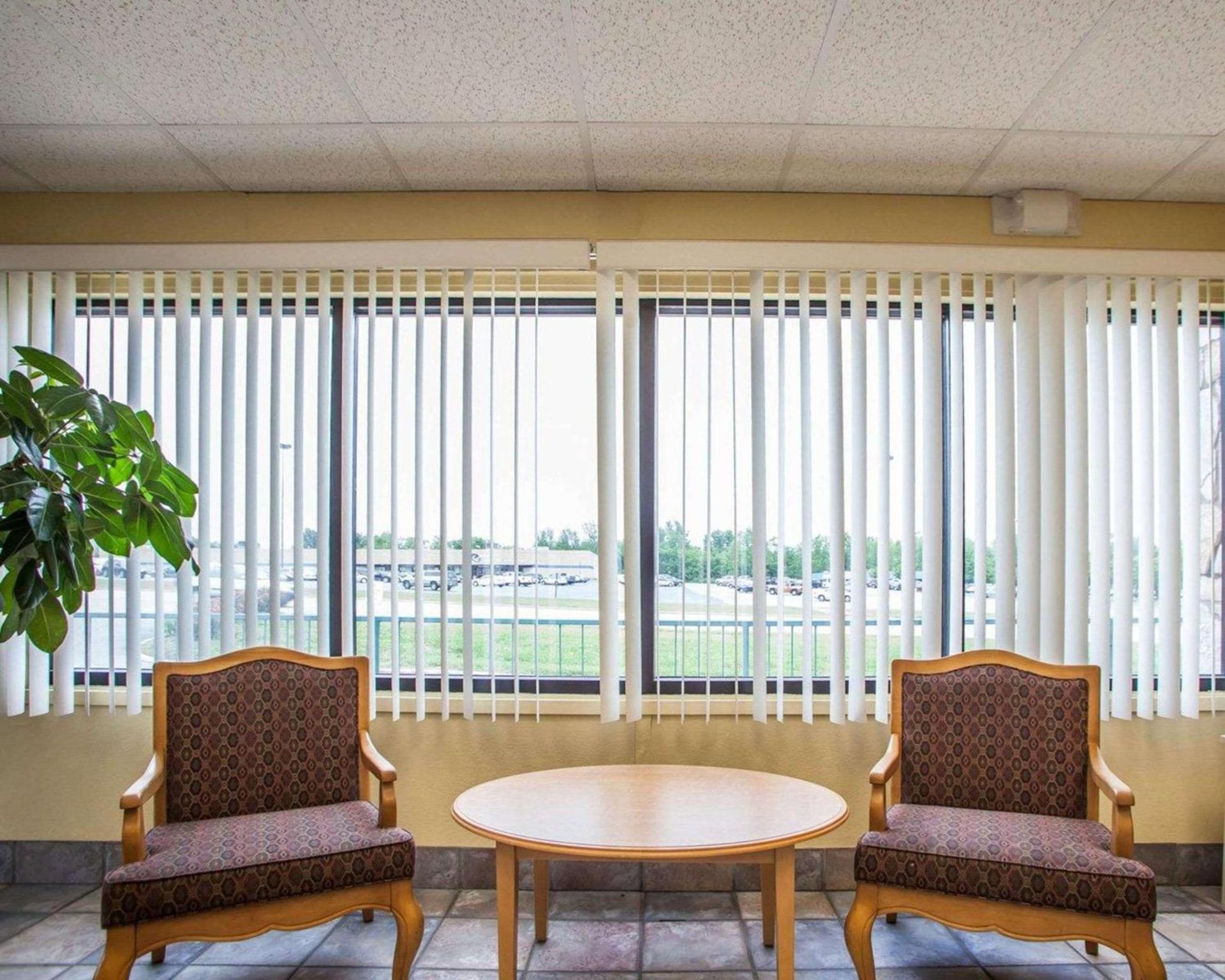 Relax Inn Saint Charles photo 2