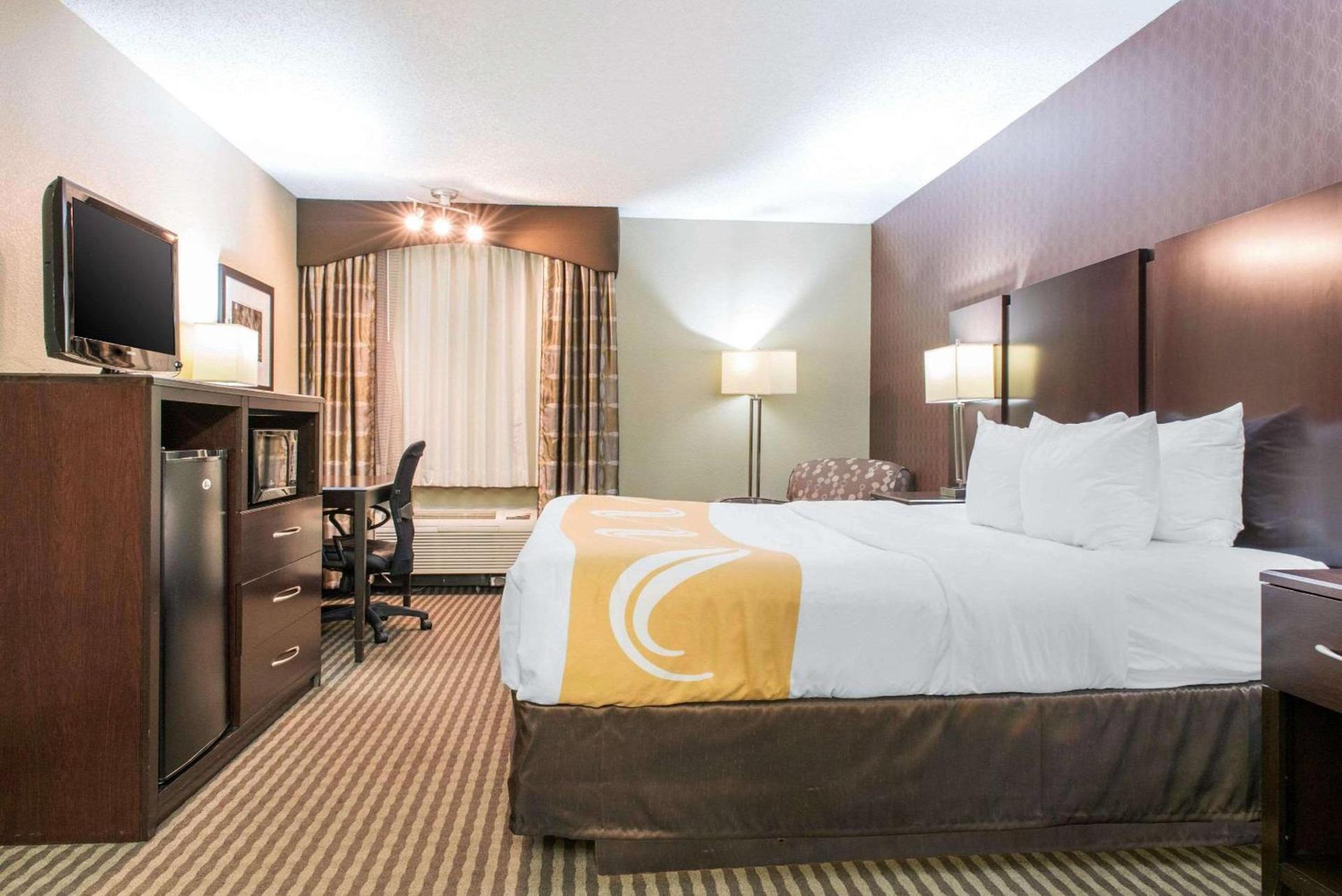 Days Inn & Suites by Wyndham Festus photo 11