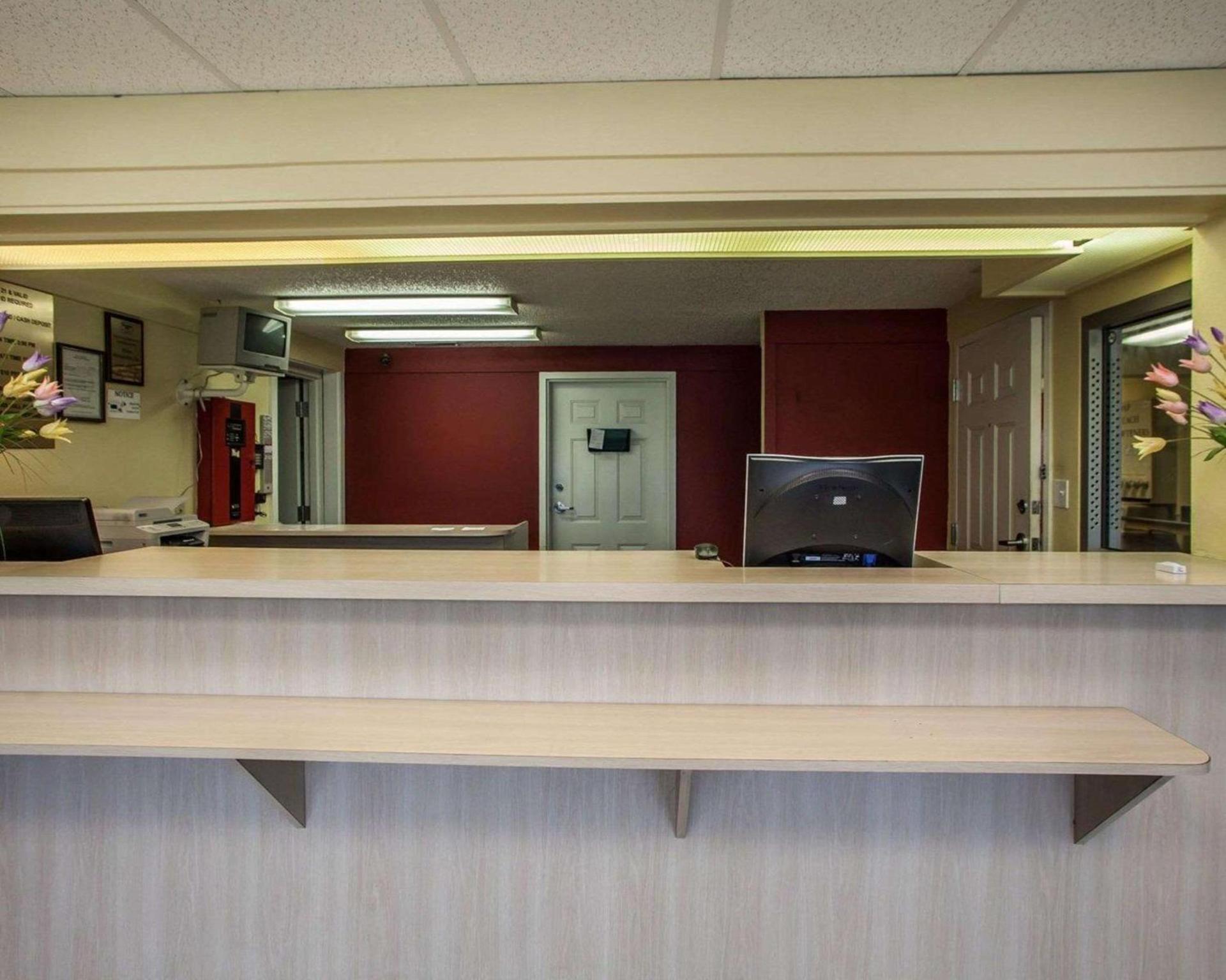 Relax Inn Saint Charles photo 3