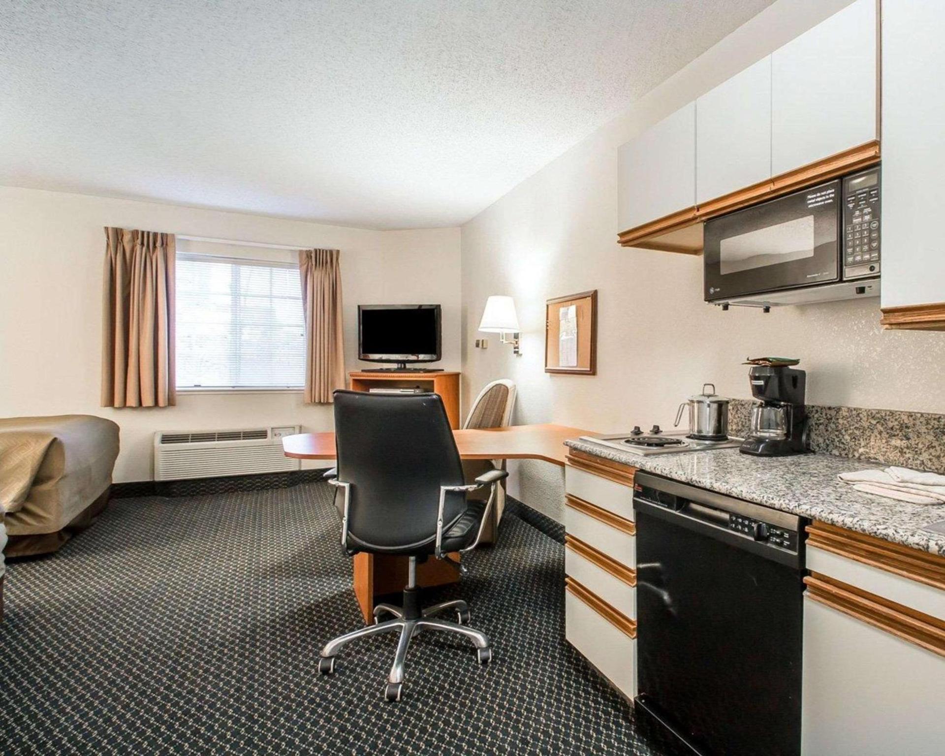 Birch Hill Suites Columbia photo 7