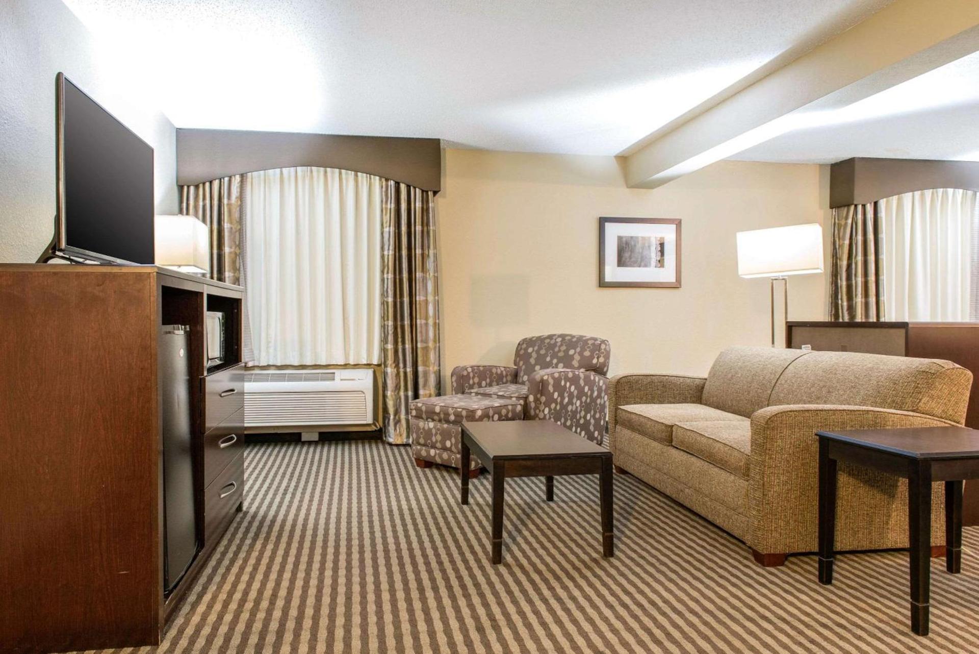 Days Inn & Suites by Wyndham Festus photo 17