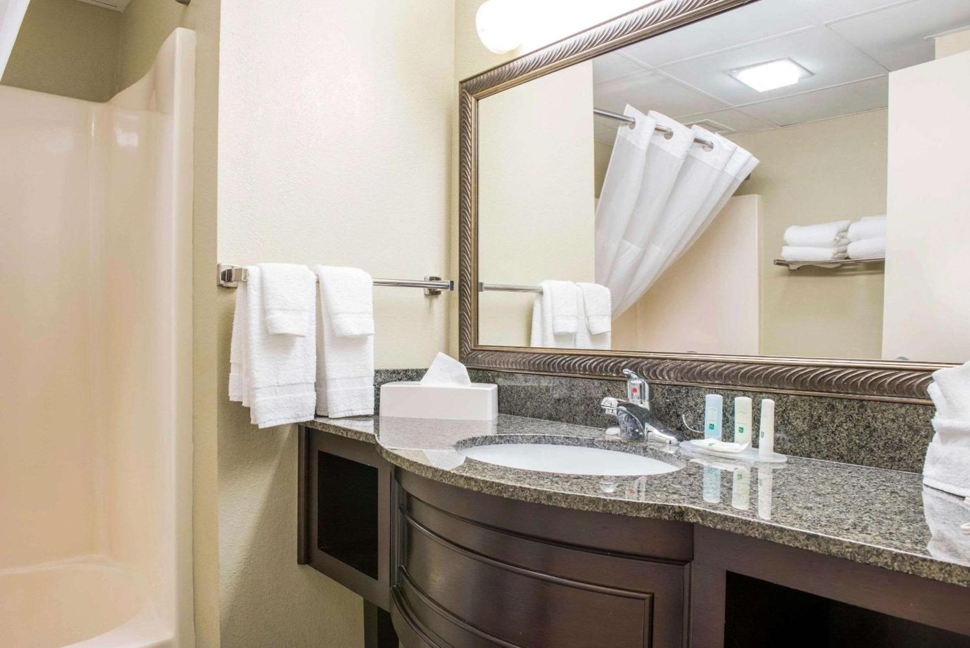 Days Inn & Suites by Wyndham Festus photo 12