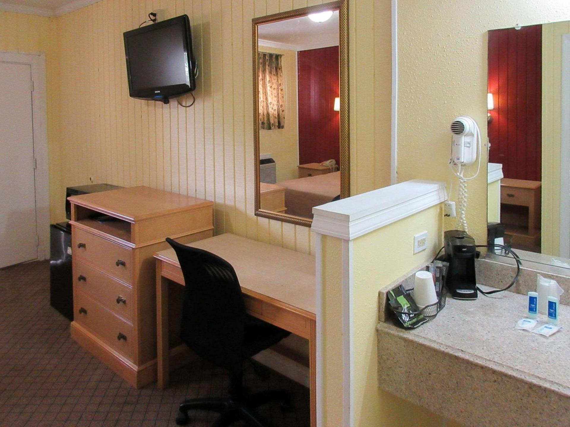 Rodeway Inn Kansas City Downtown Area photo 11